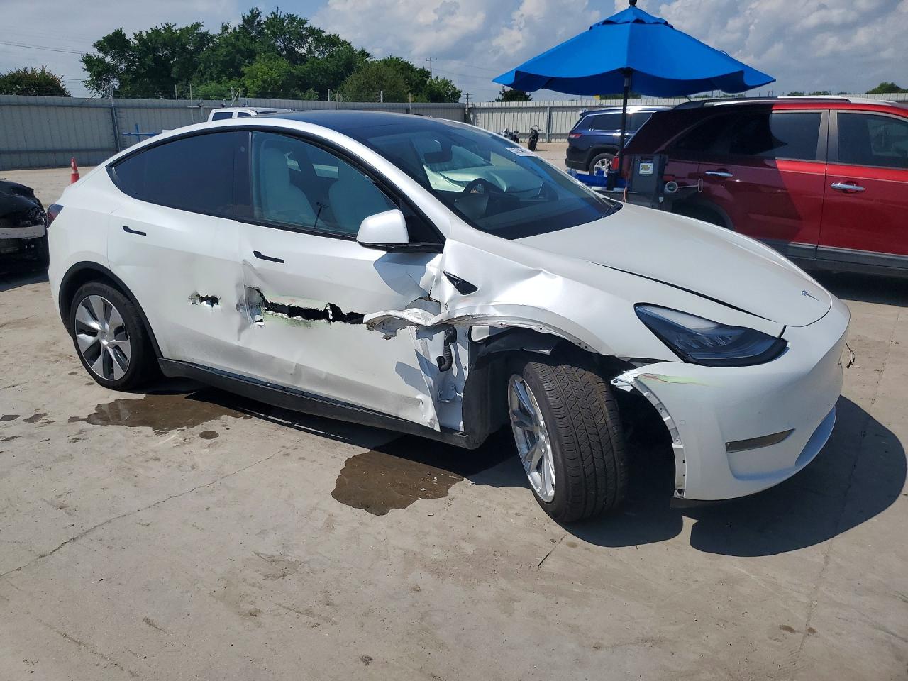 2020 Tesla Model Y White vin: 5YJYGDEE4LF032627