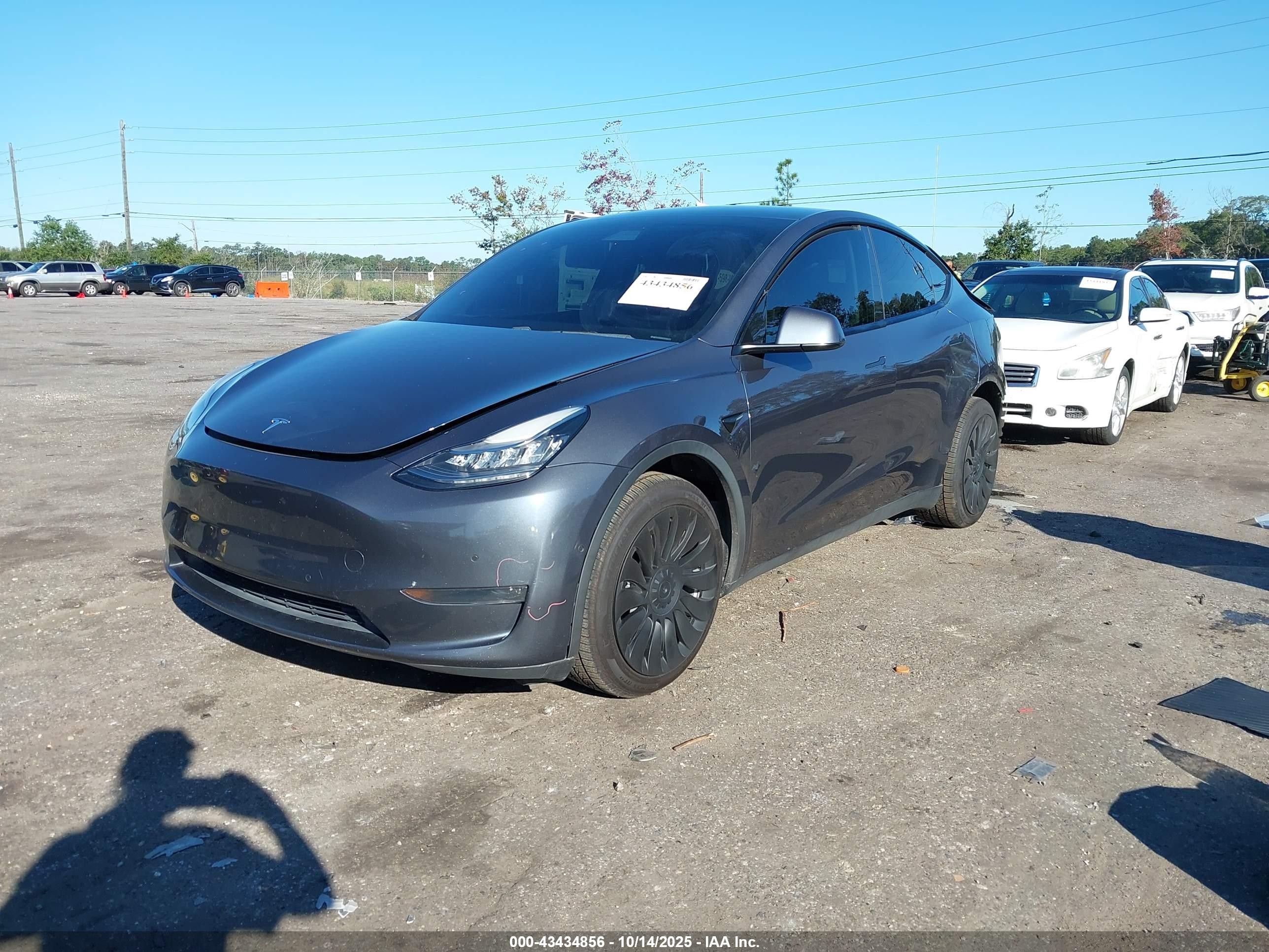 2020 Tesla Model Y Long Range Dual Motor All-wheel Drive Gray vin: 5YJYGDEE6LF041751