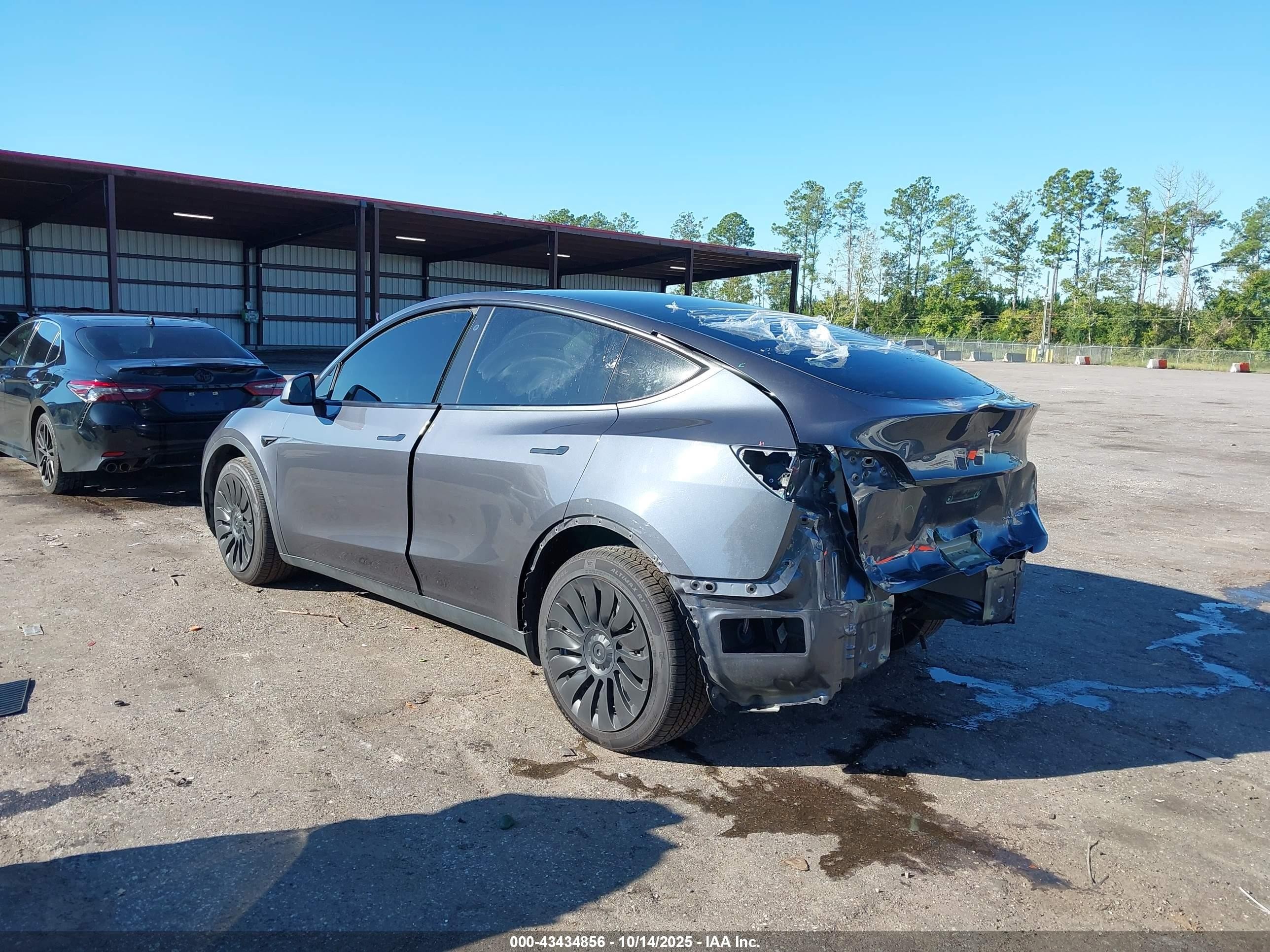 2020 Tesla Model Y Long Range Dual Motor All-wheel Drive Gray vin: 5YJYGDEE6LF041751