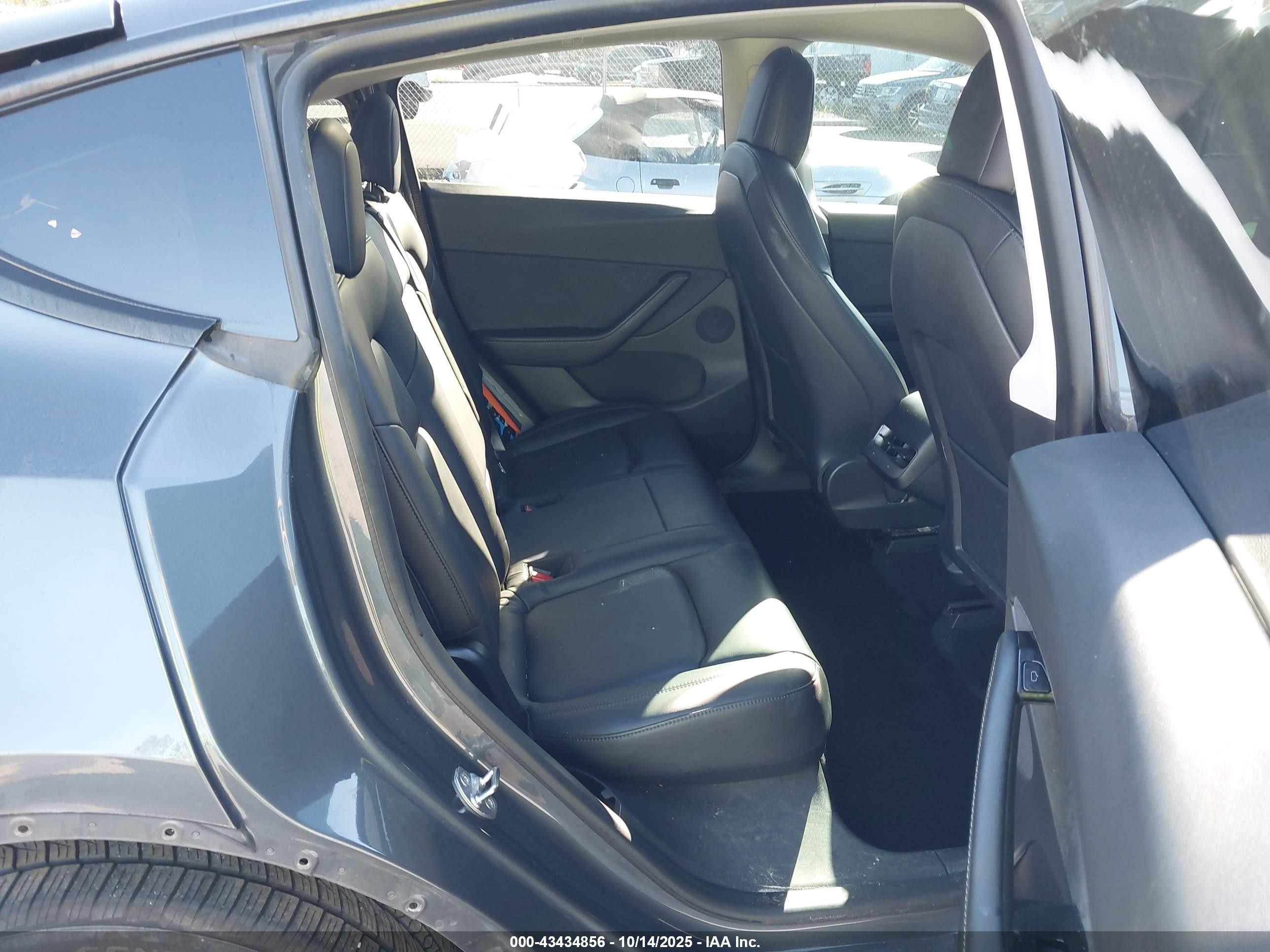 2020 Tesla Model Y Long Range Dual Motor All-wheel Drive Gray vin: 5YJYGDEE6LF041751