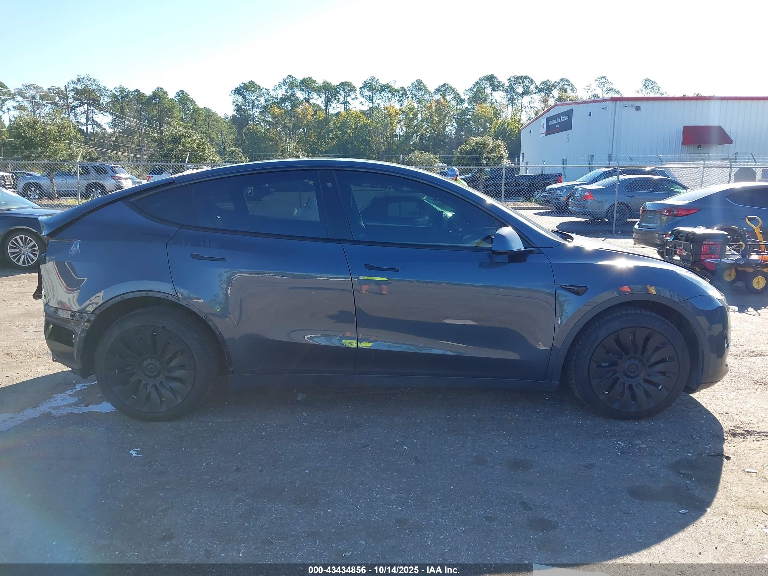 2020 Tesla Model Y Long Range Dual Motor All-wheel Drive Gray vin: 5YJYGDEE6LF041751
