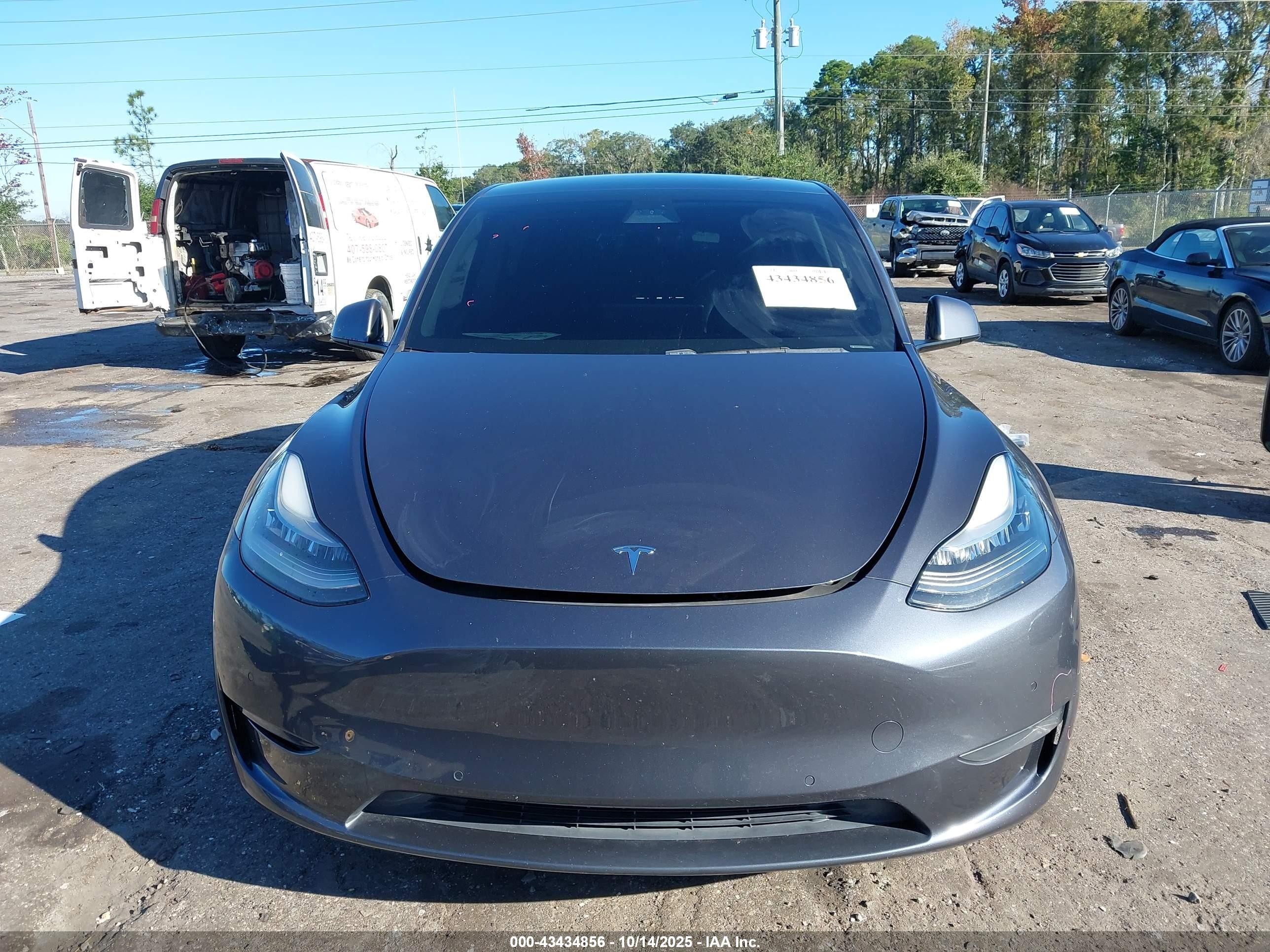 2020 Tesla Model Y Long Range Dual Motor All-wheel Drive Gray vin: 5YJYGDEE6LF041751