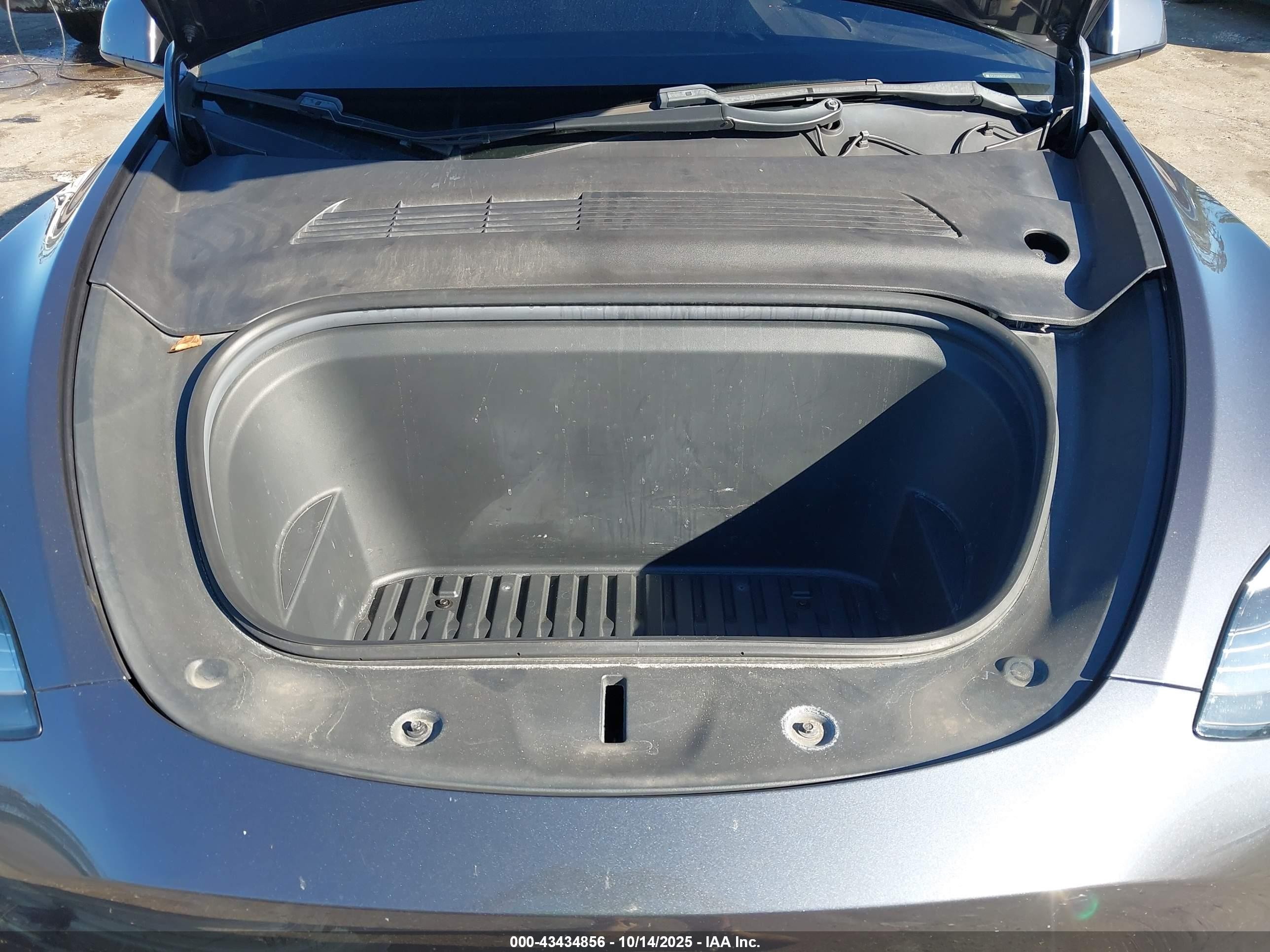 2020 Tesla Model Y Long Range Dual Motor All-wheel Drive Gray vin: 5YJYGDEE6LF041751