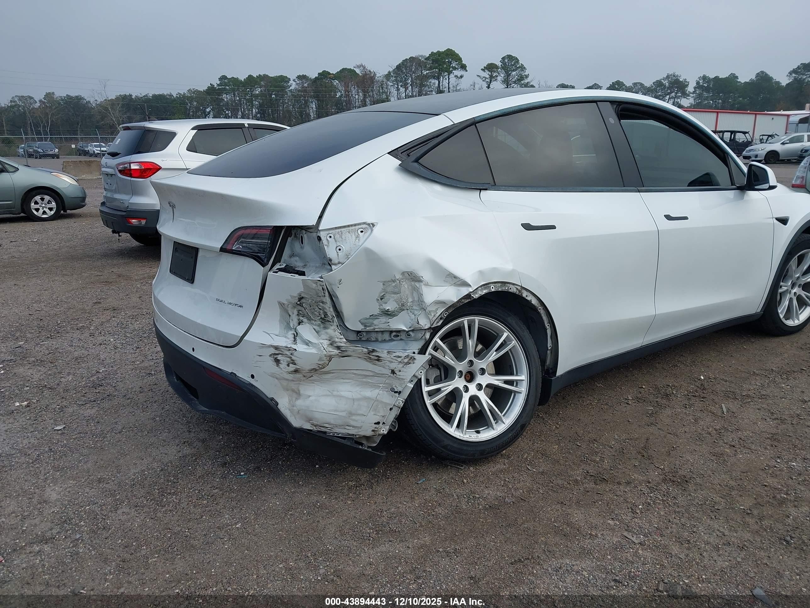 2020 Tesla Model Y Long Range Dual Motor All-wheel Drive Белый vin: 5YJYGDEE6LF052667