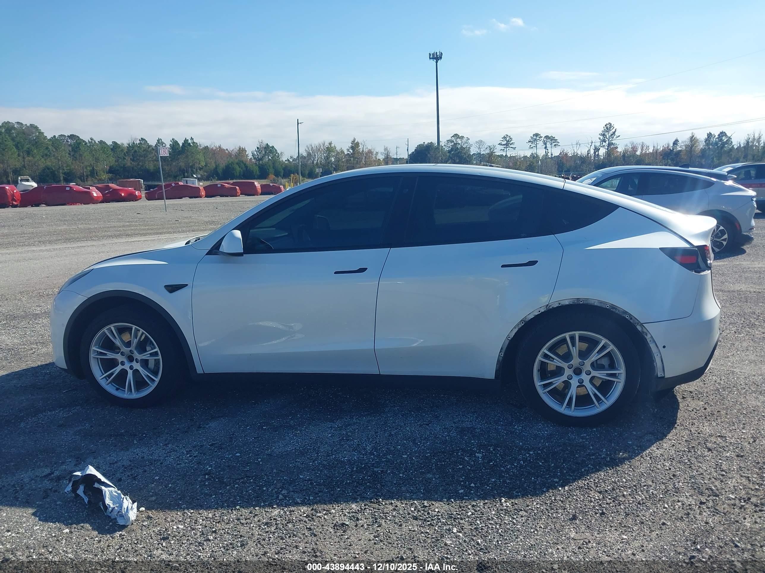 2020 Tesla Model Y Long Range Dual Motor All-wheel Drive Белый vin: 5YJYGDEE6LF052667