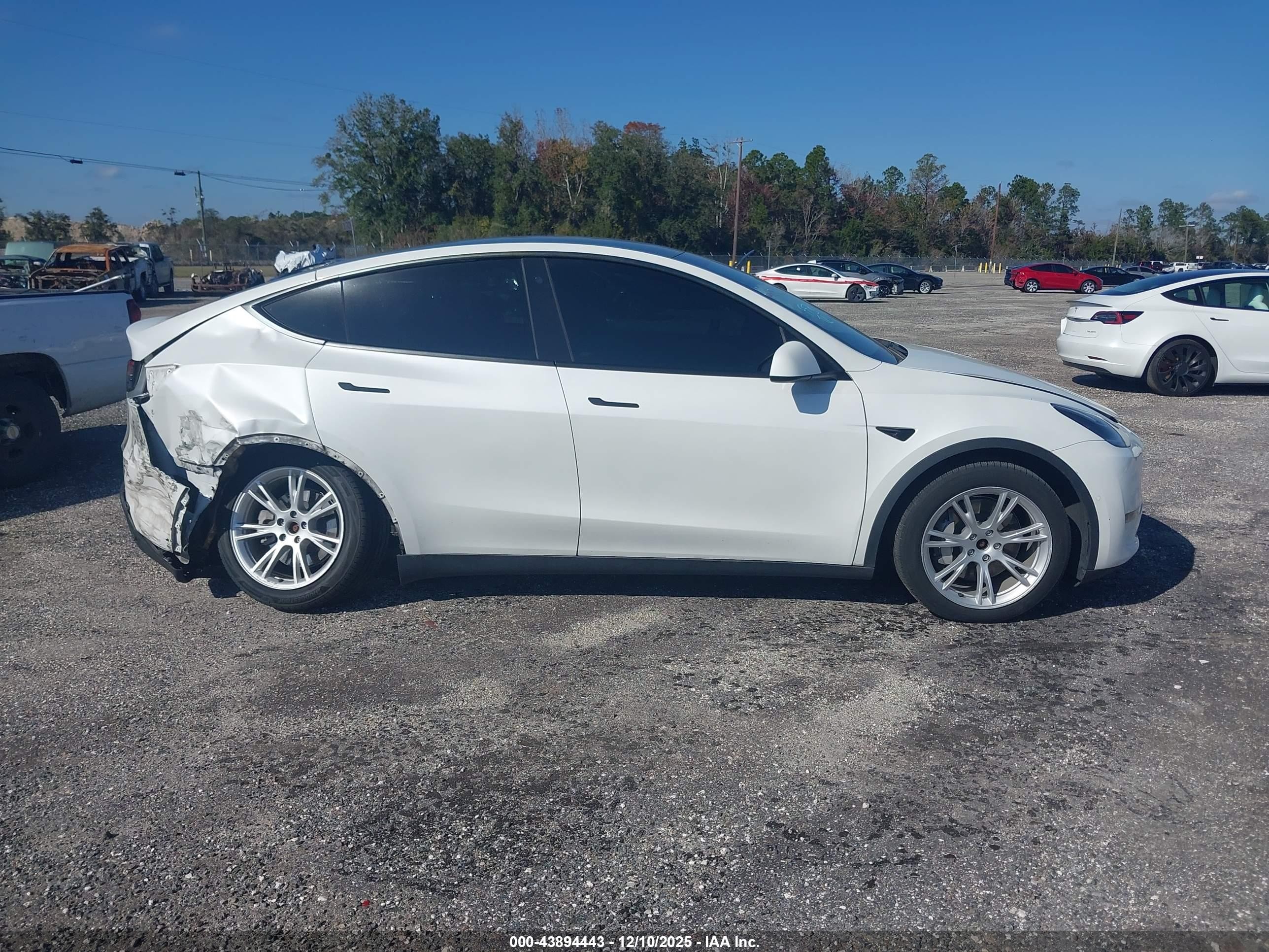 2020 Tesla Model Y Long Range Dual Motor All-wheel Drive Белый vin: 5YJYGDEE6LF052667