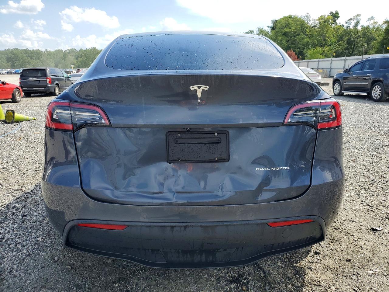 2021 Tesla Model Y Серый vin: 5YJYGDEE6MF093589
