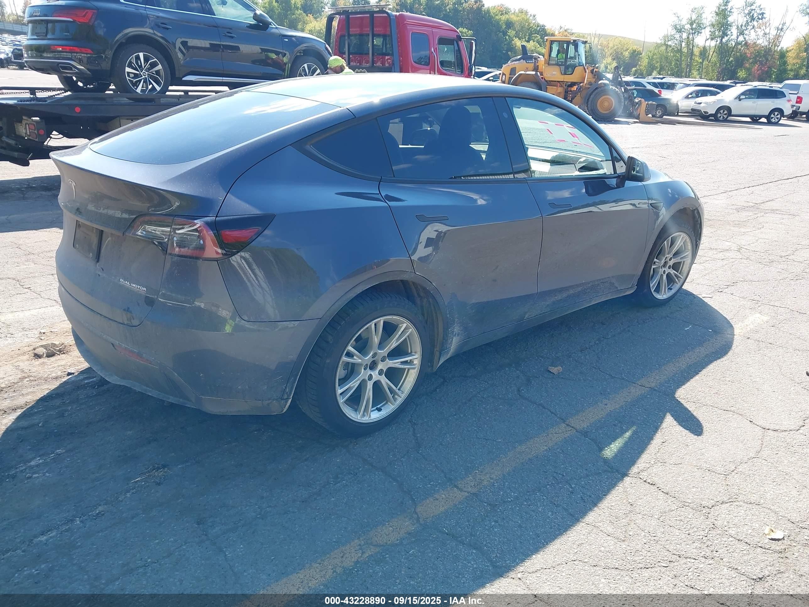 2020 Tesla Model Y Long Range Dual Motor All-wheel Drive Gray vin: 5YJYGDEE7LF016339