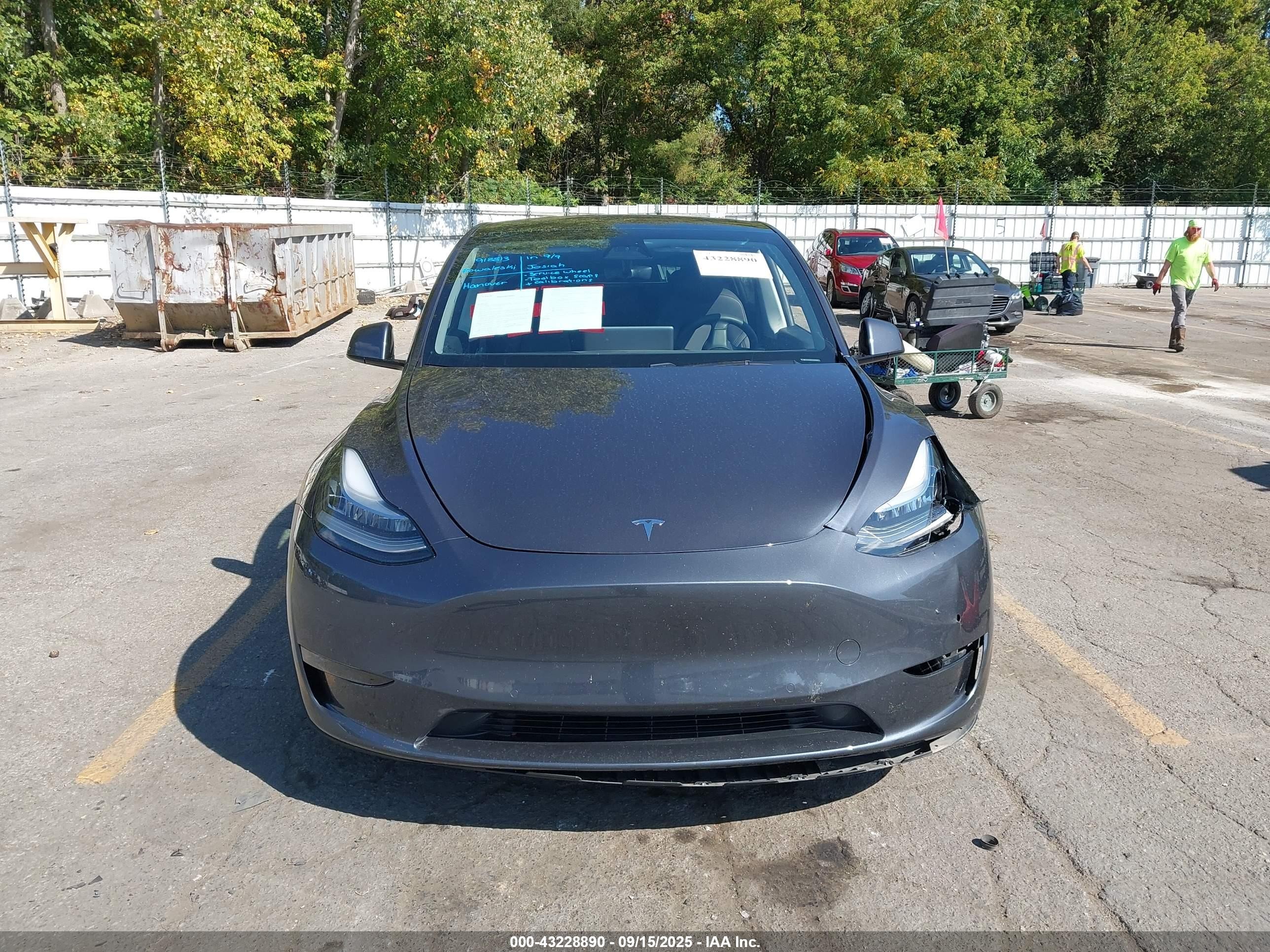 2020 Tesla Model Y Long Range Dual Motor All-wheel Drive Gray vin: 5YJYGDEE7LF016339