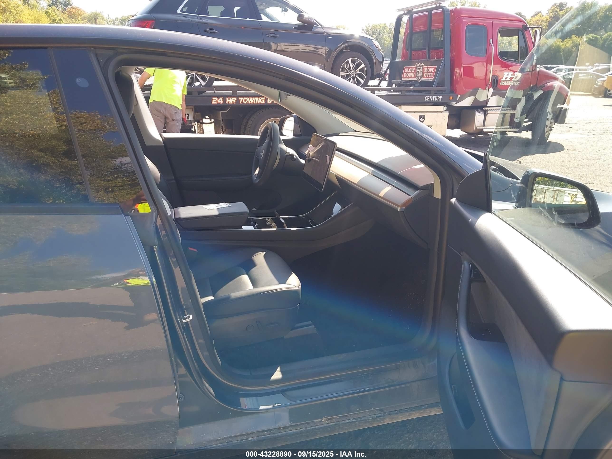 2020 Tesla Model Y Long Range Dual Motor All-wheel Drive Gray vin: 5YJYGDEE7LF016339