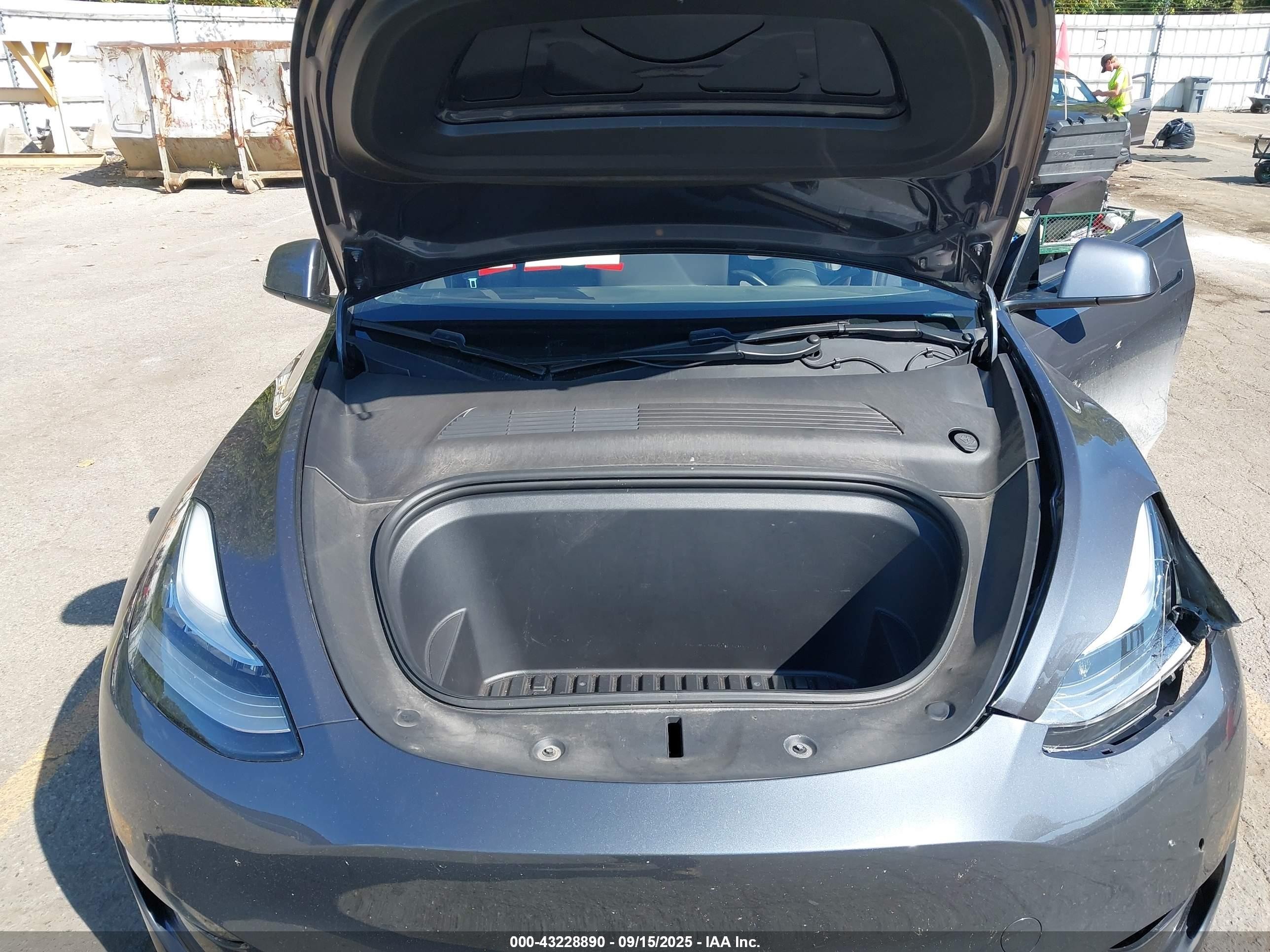 2020 Tesla Model Y Long Range Dual Motor All-wheel Drive Gray vin: 5YJYGDEE7LF016339