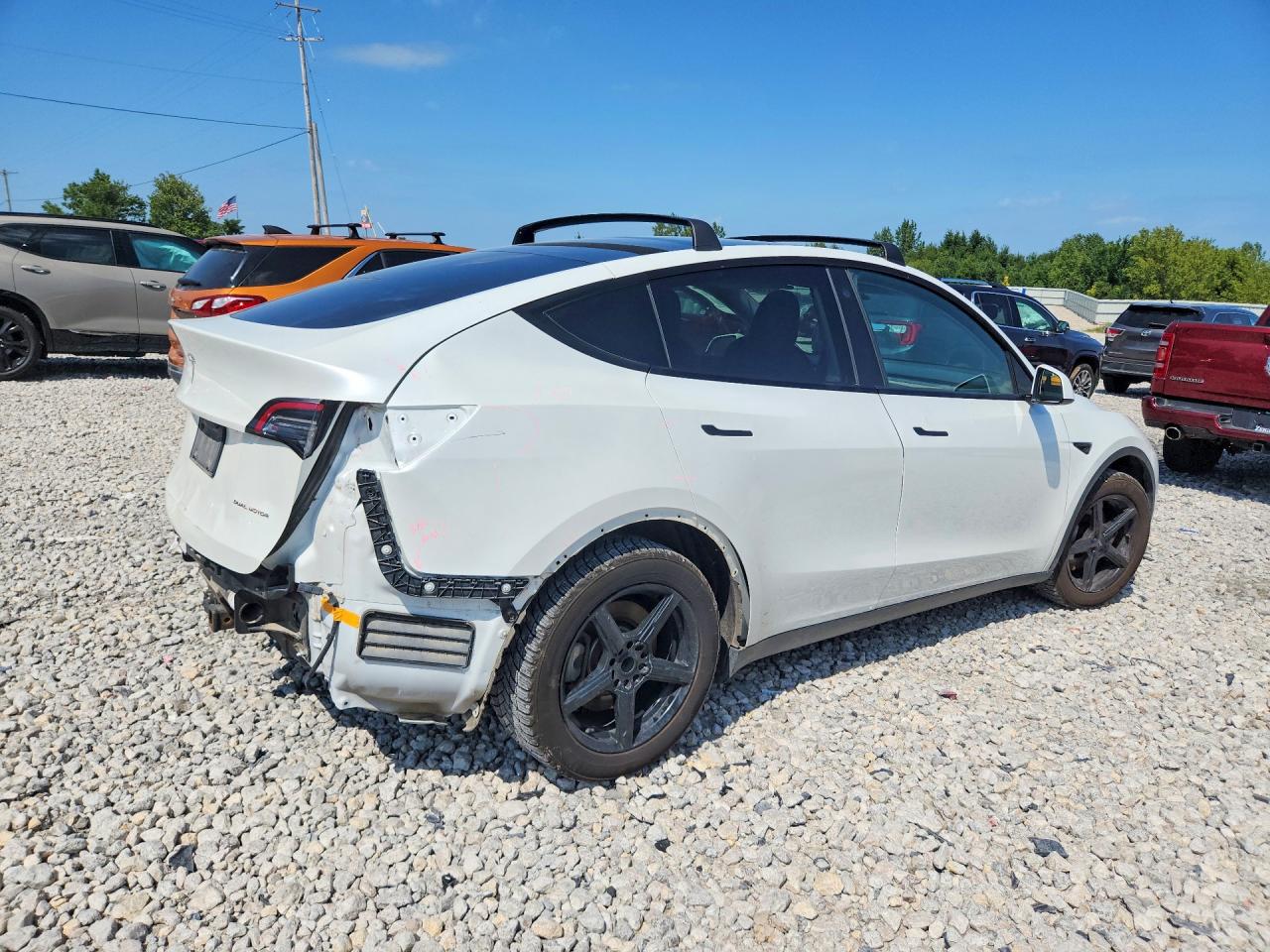 2021 Tesla Model Y White vin: 5YJYGDEE7MF118659