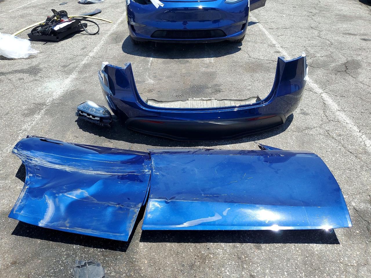 2021 Tesla Model Y Blue vin: 5YJYGDEE8MF274953