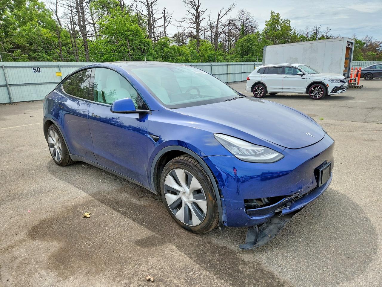 2020 Tesla Model Y Синий vin: 5YJYGDEE9LF044756