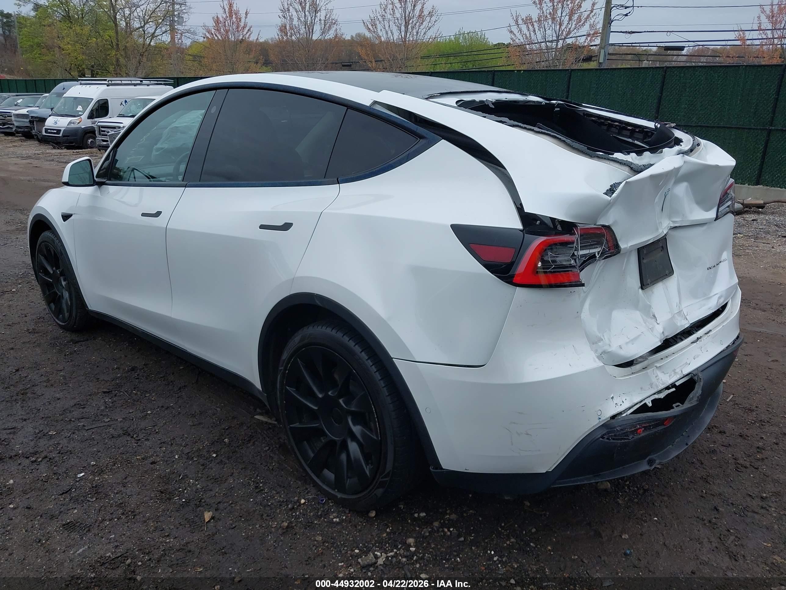 2021 Tesla Model Y Long Range Dual Motor All-wheel Drive Белый vin: 5YJYGDEEXMF065987