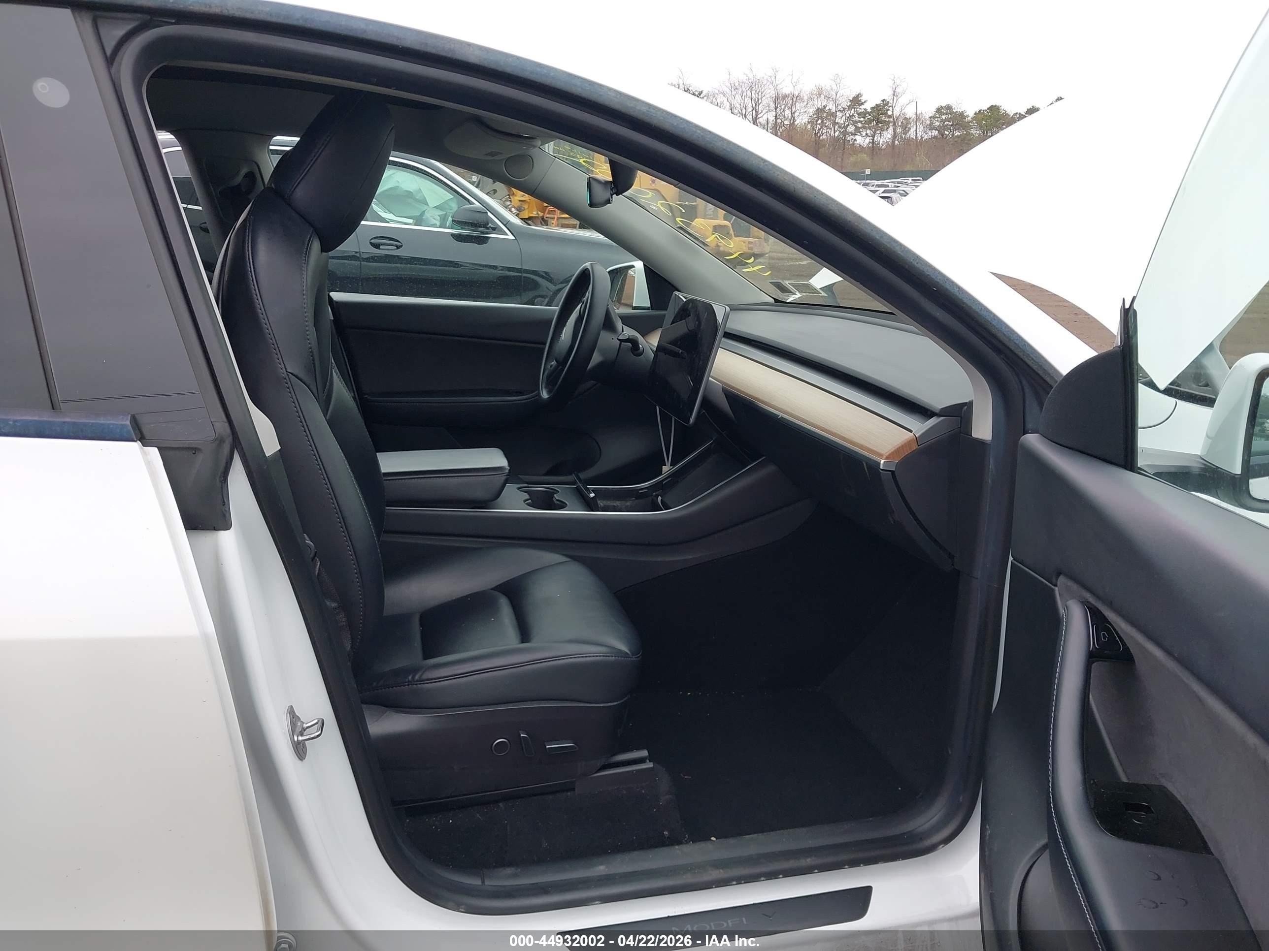 2021 Tesla Model Y Long Range Dual Motor All-wheel Drive Белый vin: 5YJYGDEEXMF065987