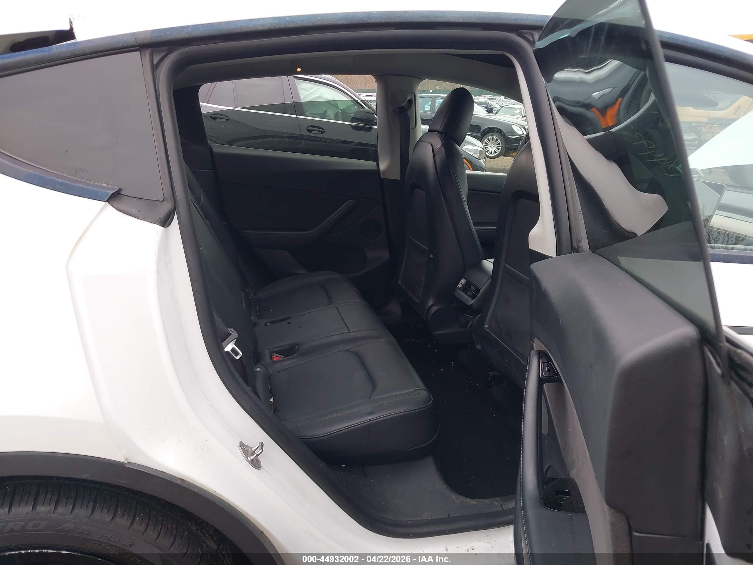 2021 Tesla Model Y Long Range Dual Motor All-wheel Drive Белый vin: 5YJYGDEEXMF065987