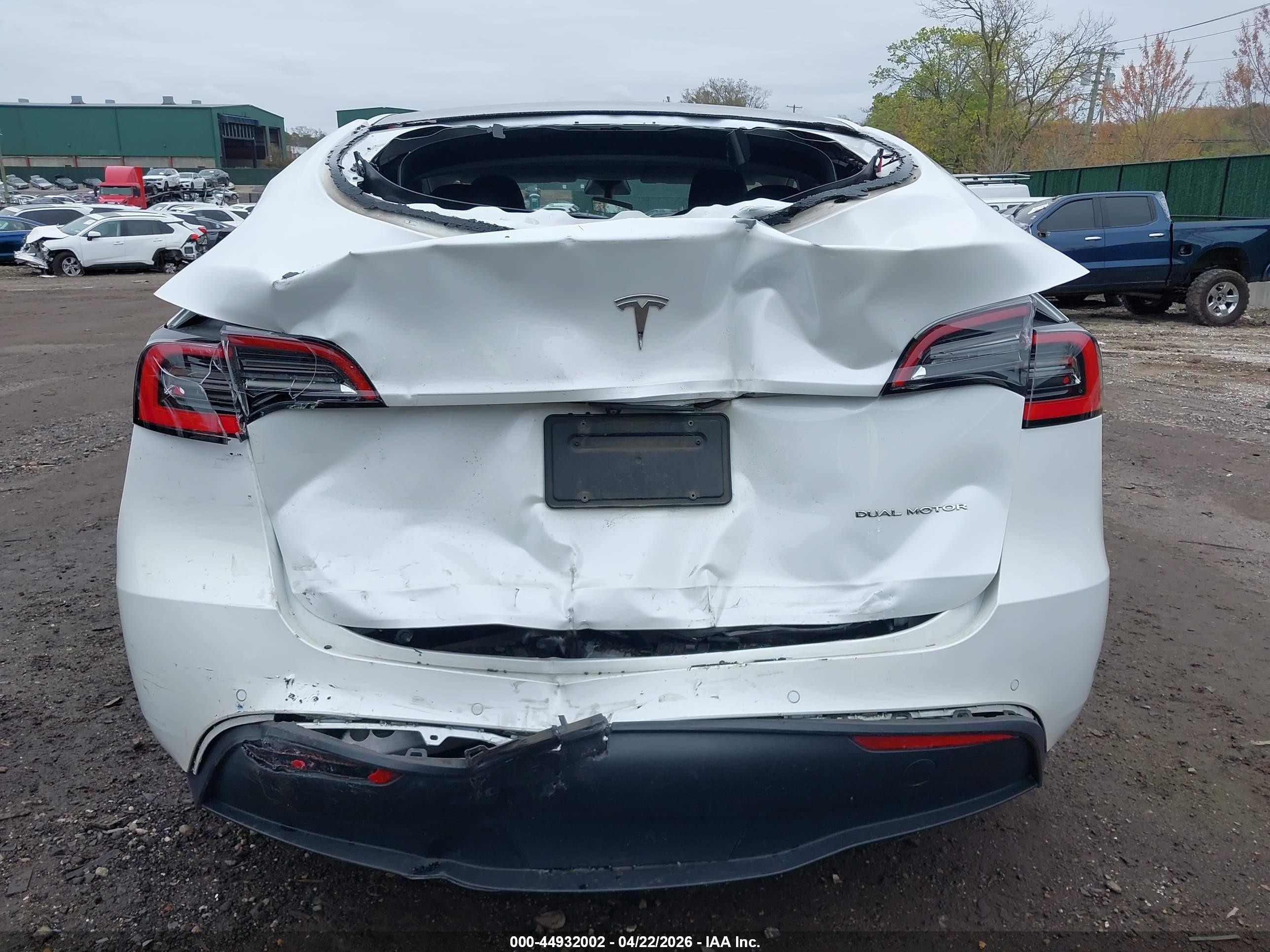 2021 Tesla Model Y Long Range Dual Motor All-wheel Drive Белый vin: 5YJYGDEEXMF065987