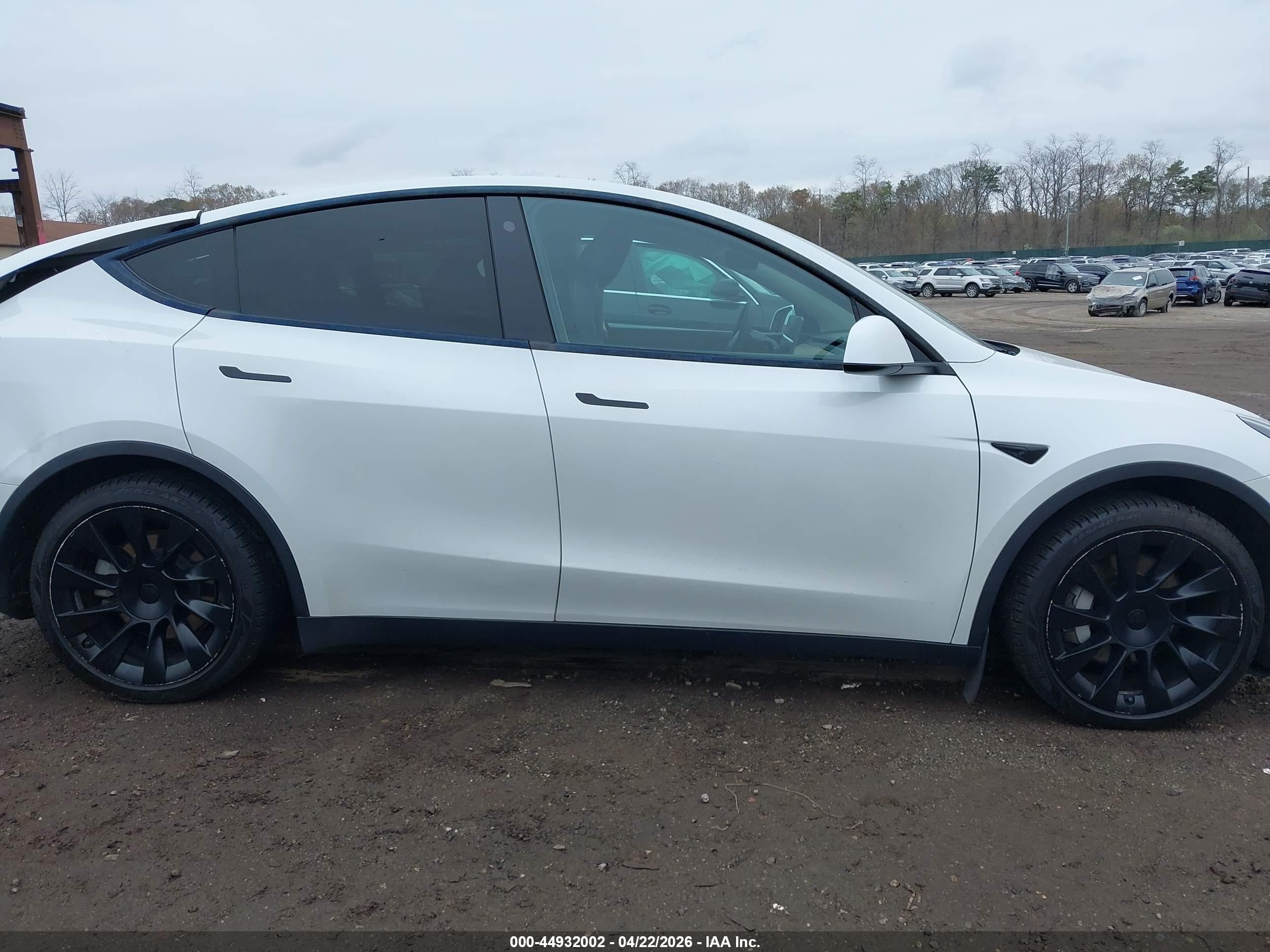 2021 Tesla Model Y Long Range Dual Motor All-wheel Drive Белый vin: 5YJYGDEEXMF065987