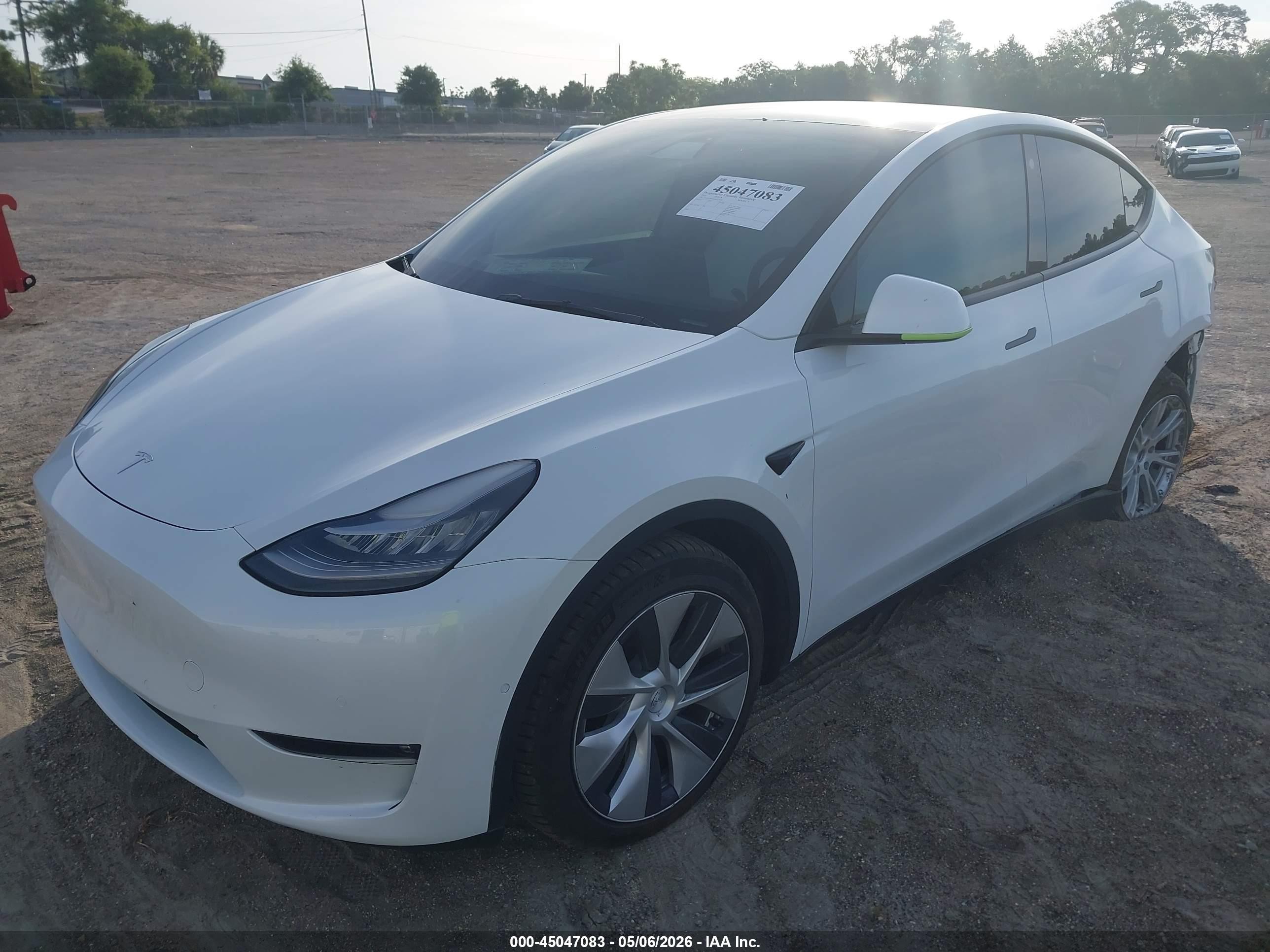 2021 Tesla Model Y Long Range Dual Motor All-wheel Drive Белый vin: 5YJYGDEEXMF202829