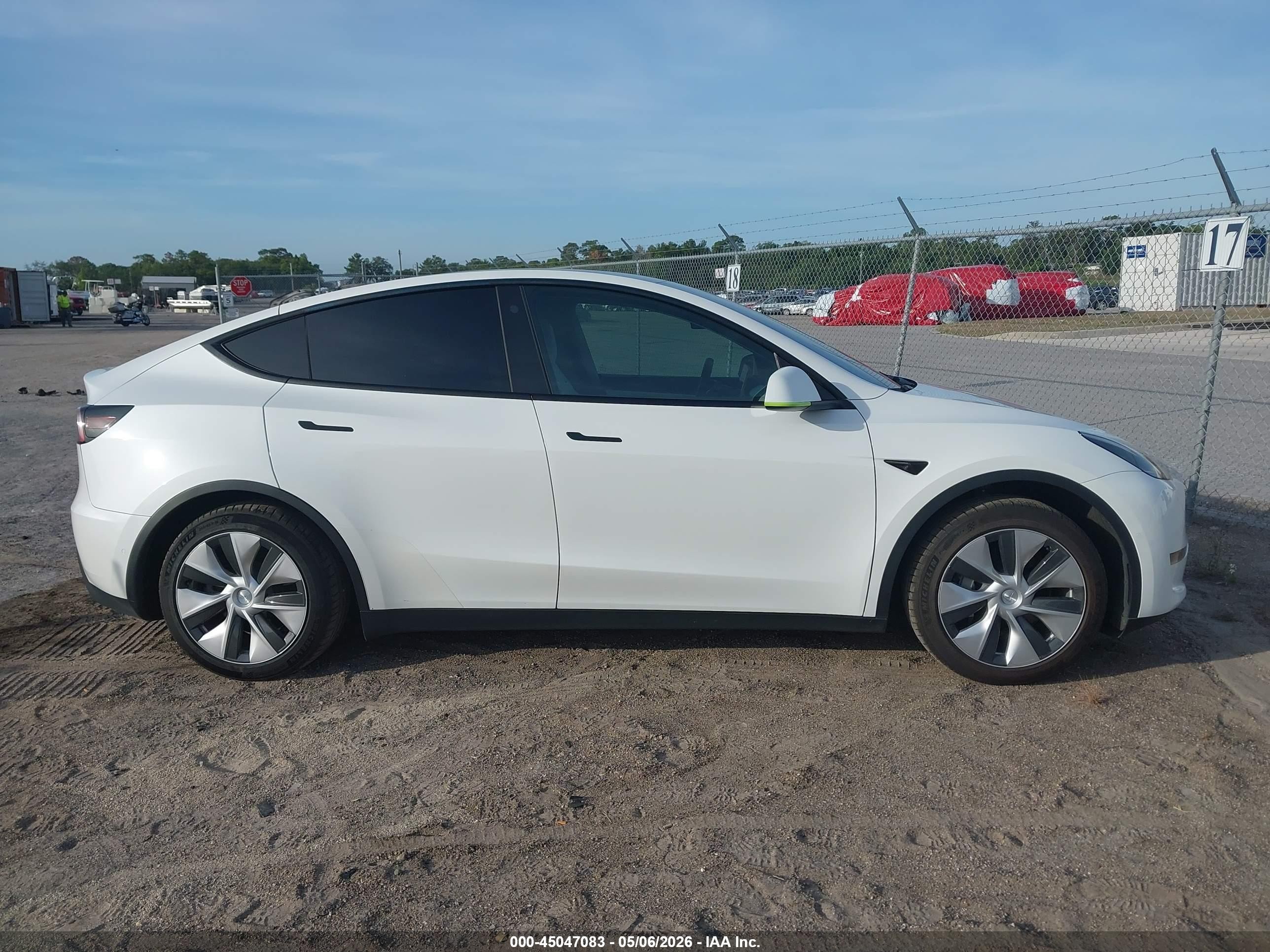 2021 Tesla Model Y Long Range Dual Motor All-wheel Drive Белый vin: 5YJYGDEEXMF202829