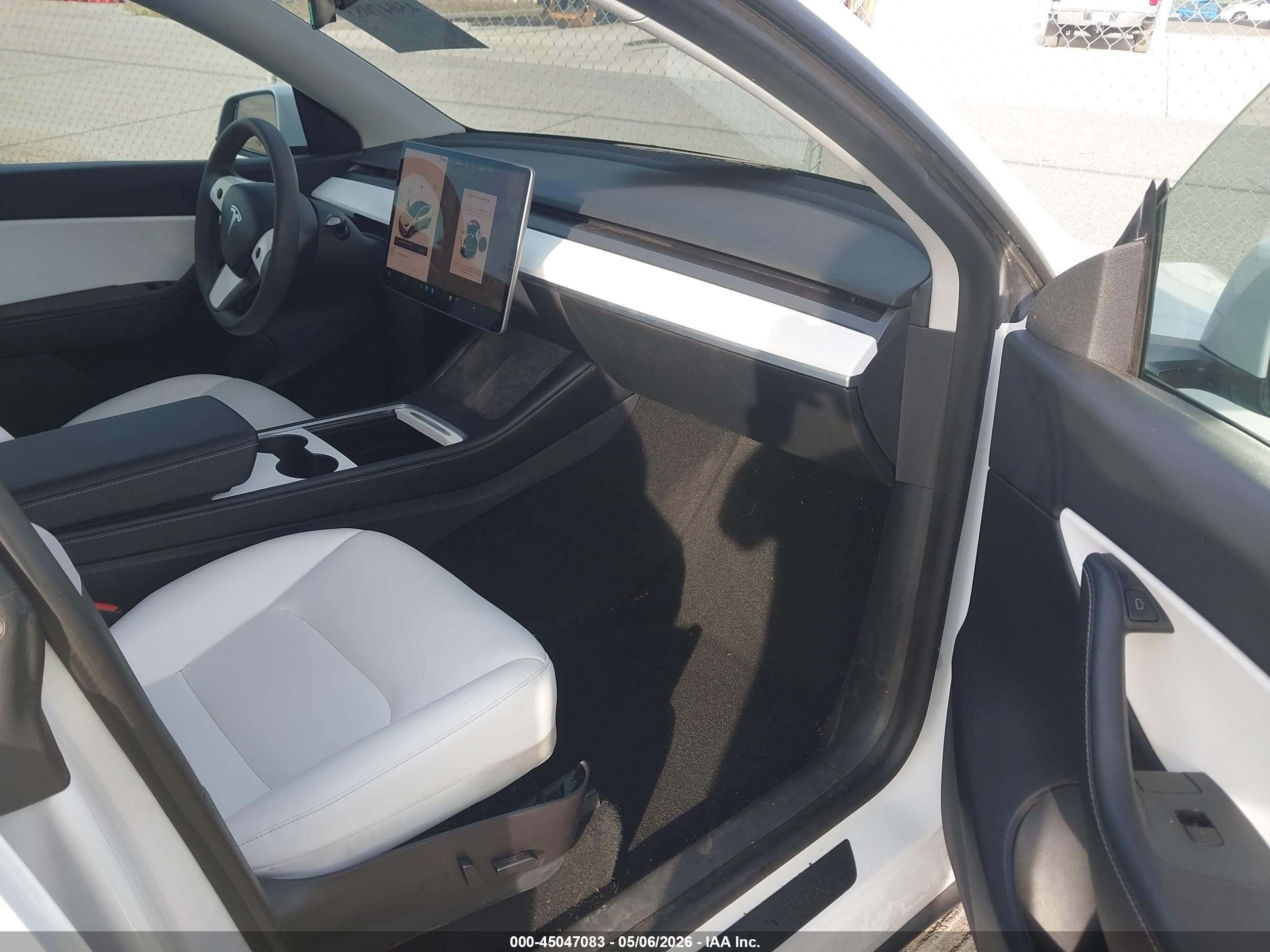 2021 Tesla Model Y Long Range Dual Motor All-wheel Drive Белый vin: 5YJYGDEEXMF202829