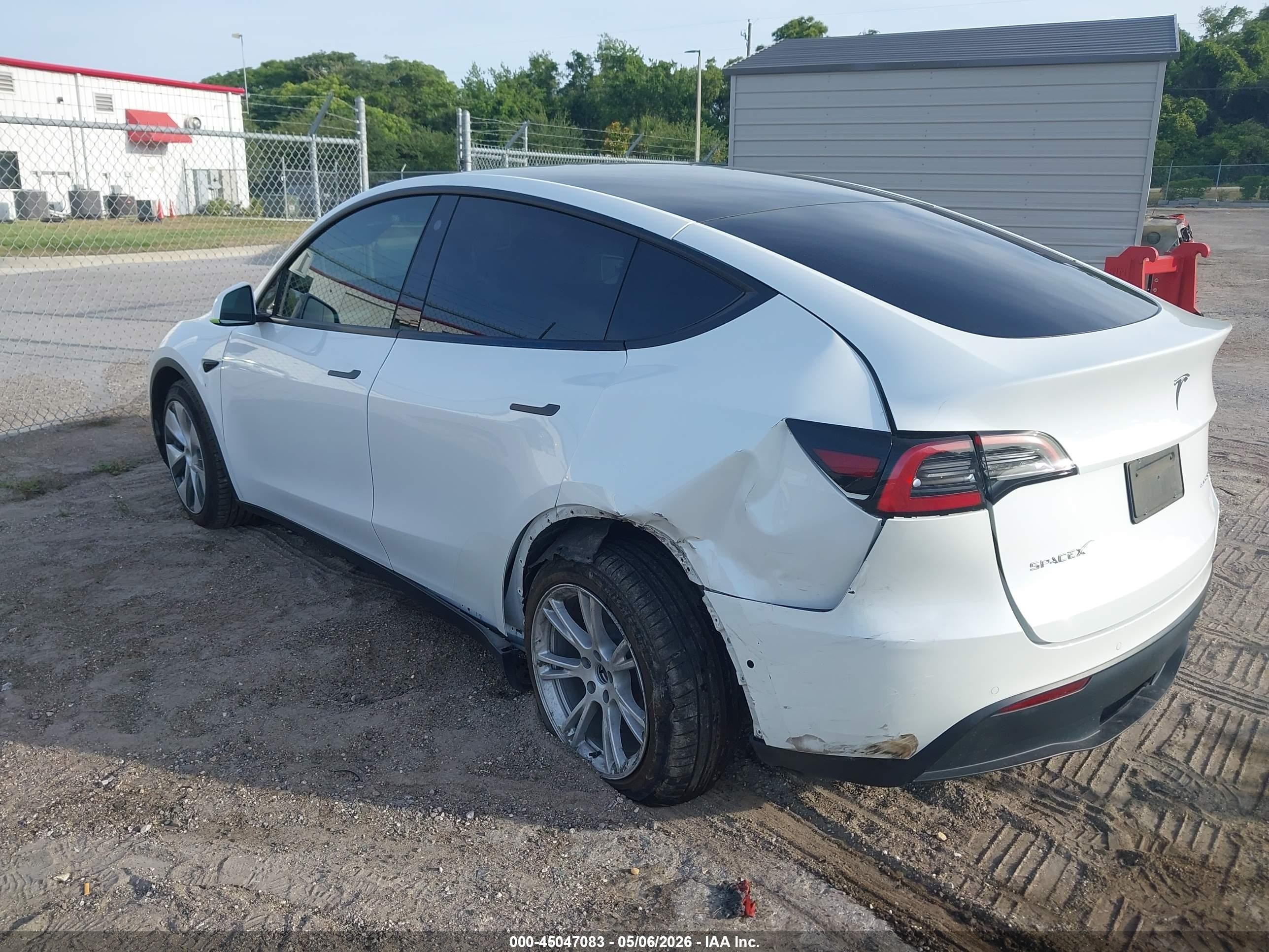 2021 Tesla Model Y Long Range Dual Motor All-wheel Drive Белый vin: 5YJYGDEEXMF202829