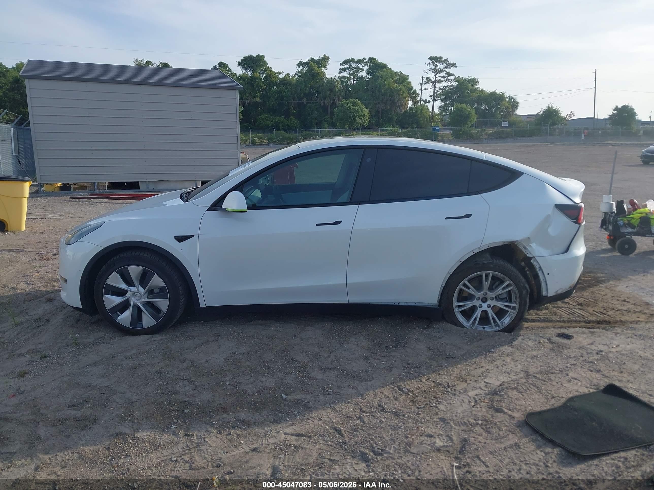 2021 Tesla Model Y Long Range Dual Motor All-wheel Drive Белый vin: 5YJYGDEEXMF202829