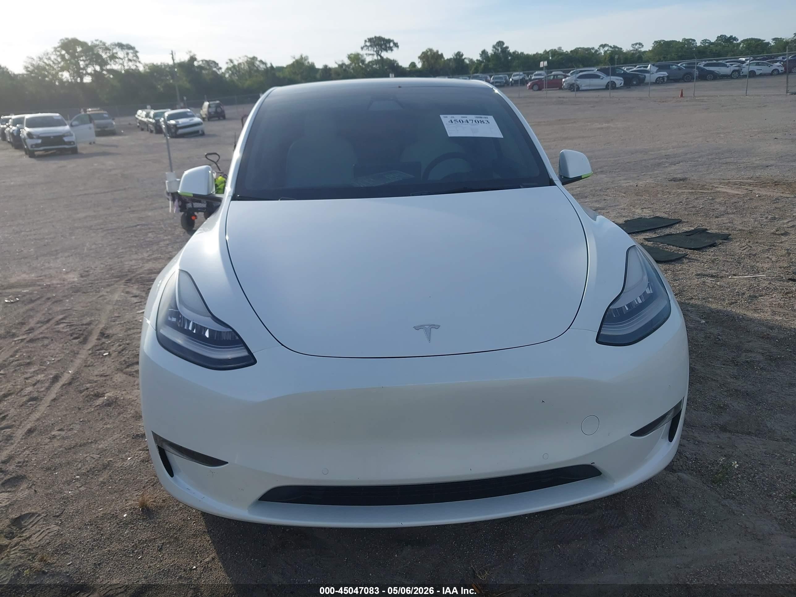 2021 Tesla Model Y Long Range Dual Motor All-wheel Drive Белый vin: 5YJYGDEEXMF202829