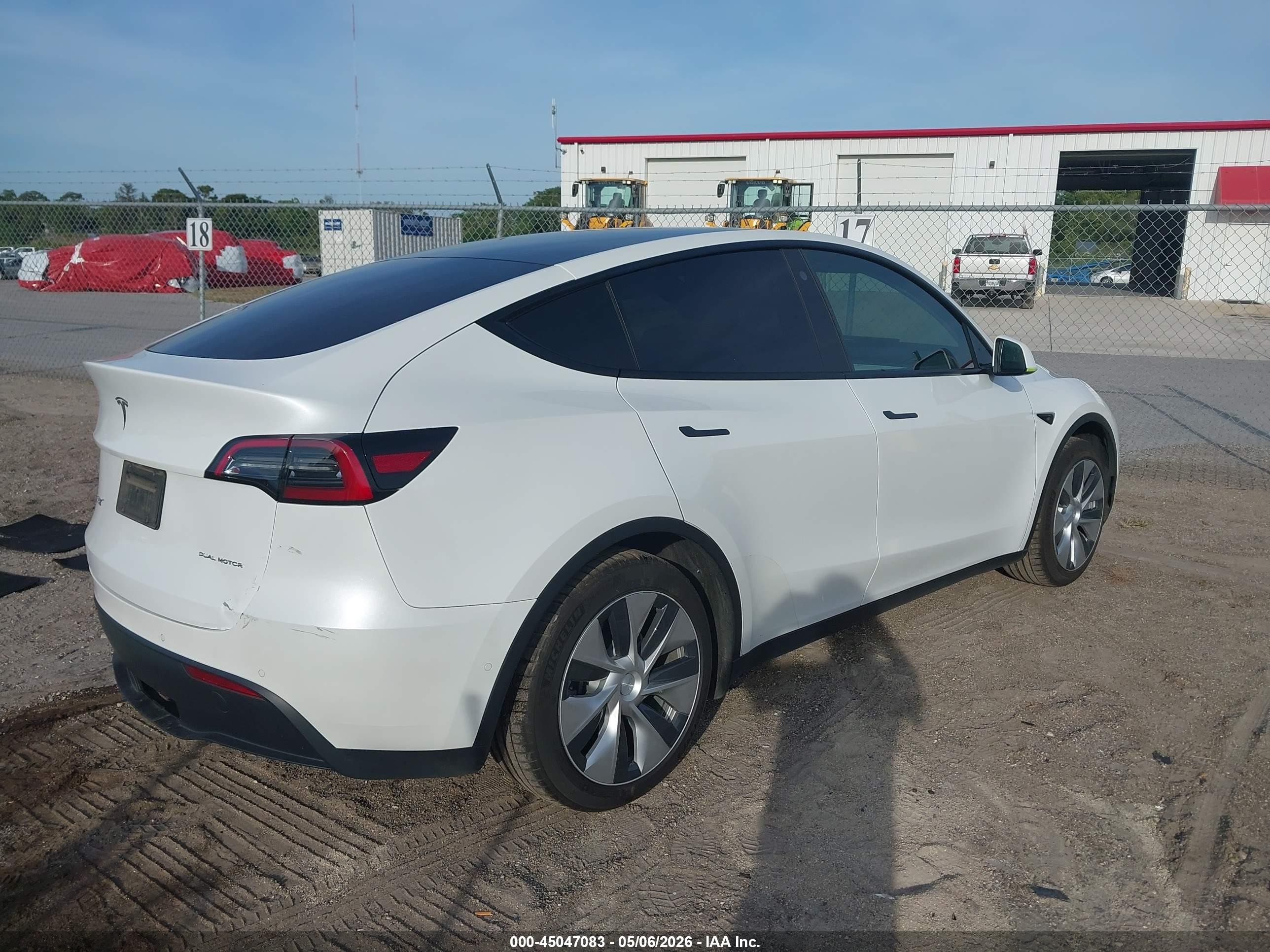 2021 Tesla Model Y Long Range Dual Motor All-wheel Drive Белый vin: 5YJYGDEEXMF202829