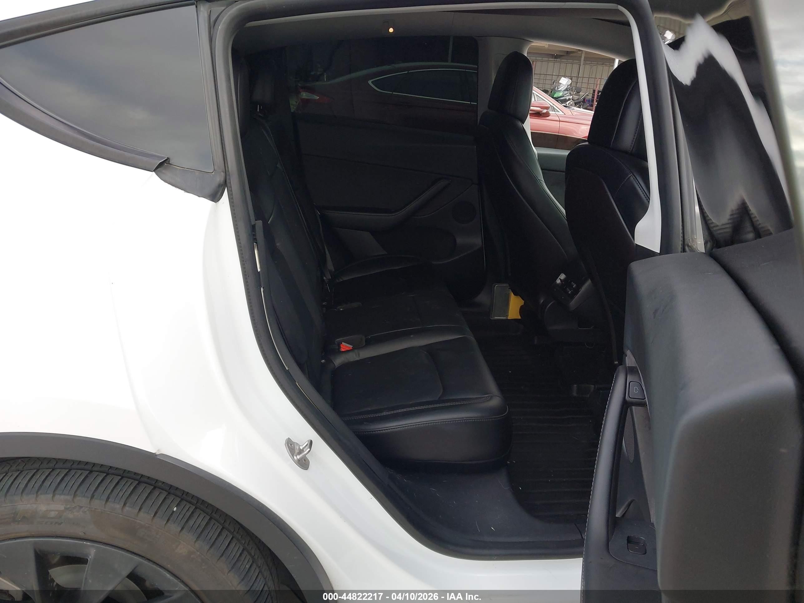 2021 Tesla Model Y Long Range Dual Motor All-wheel Drive Белый vin: 5YJYGDEEXMF209330