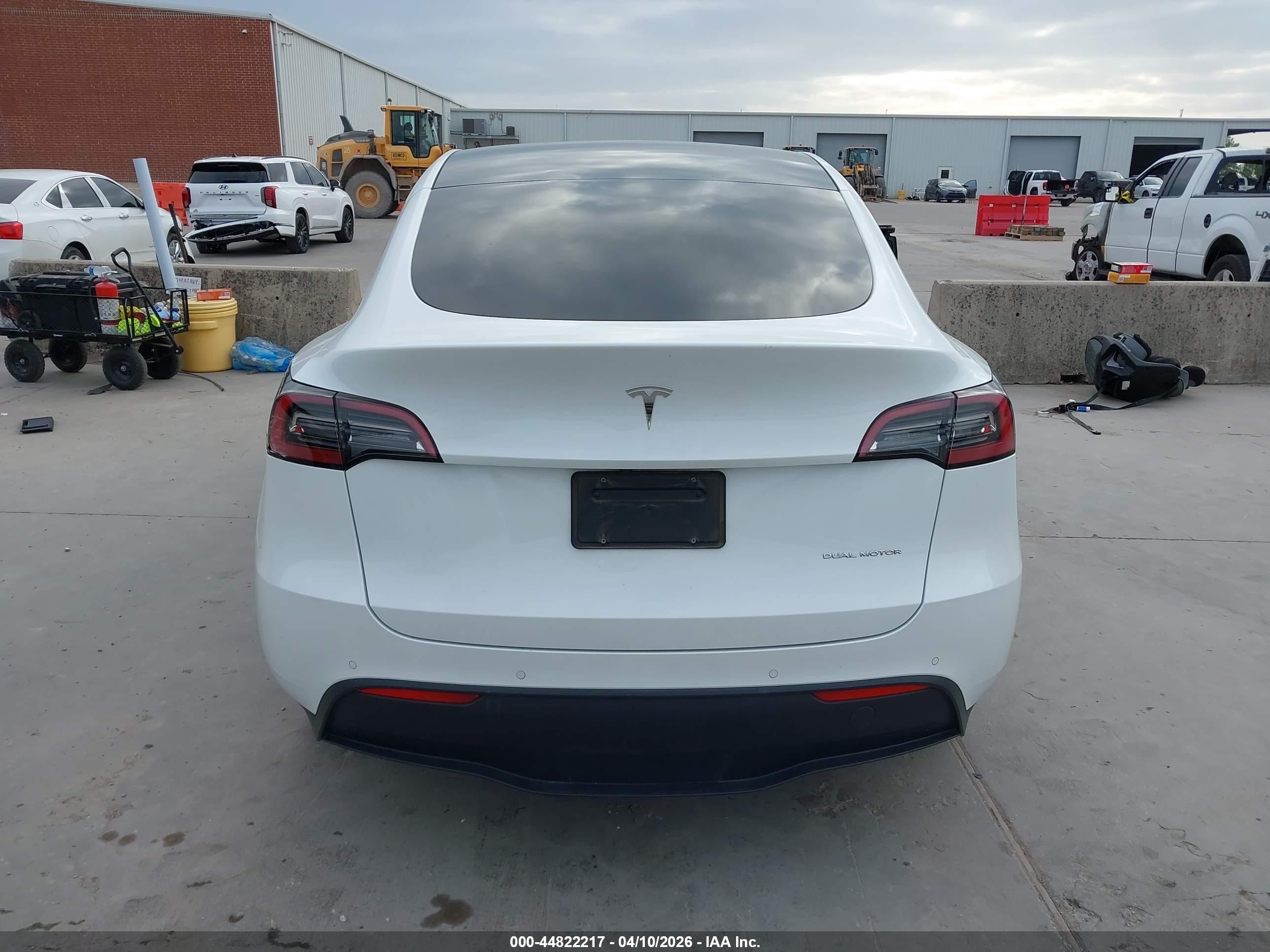 2021 Tesla Model Y Long Range Dual Motor All-wheel Drive Белый vin: 5YJYGDEEXMF209330