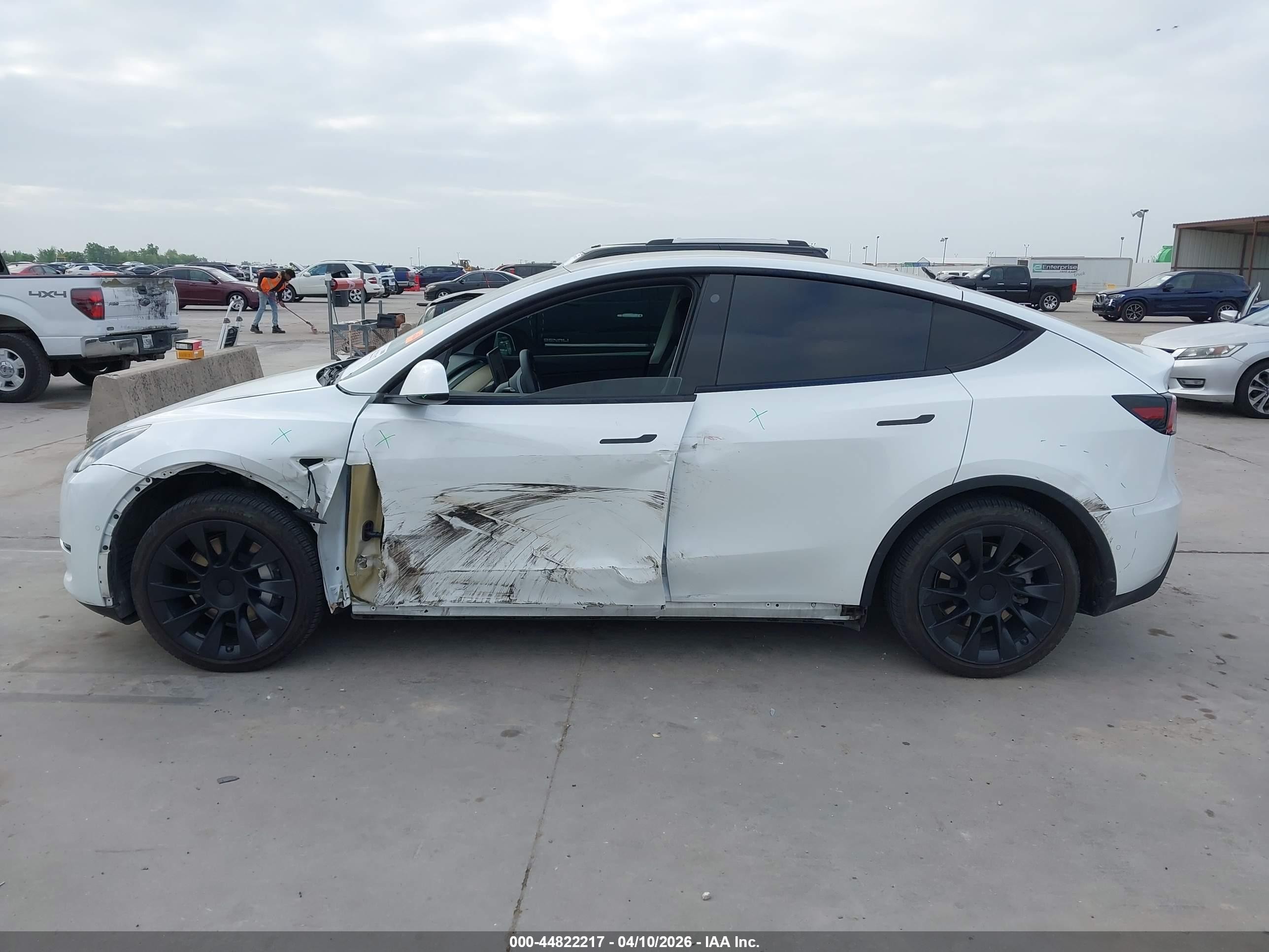 2021 Tesla Model Y Long Range Dual Motor All-wheel Drive Белый vin: 5YJYGDEEXMF209330