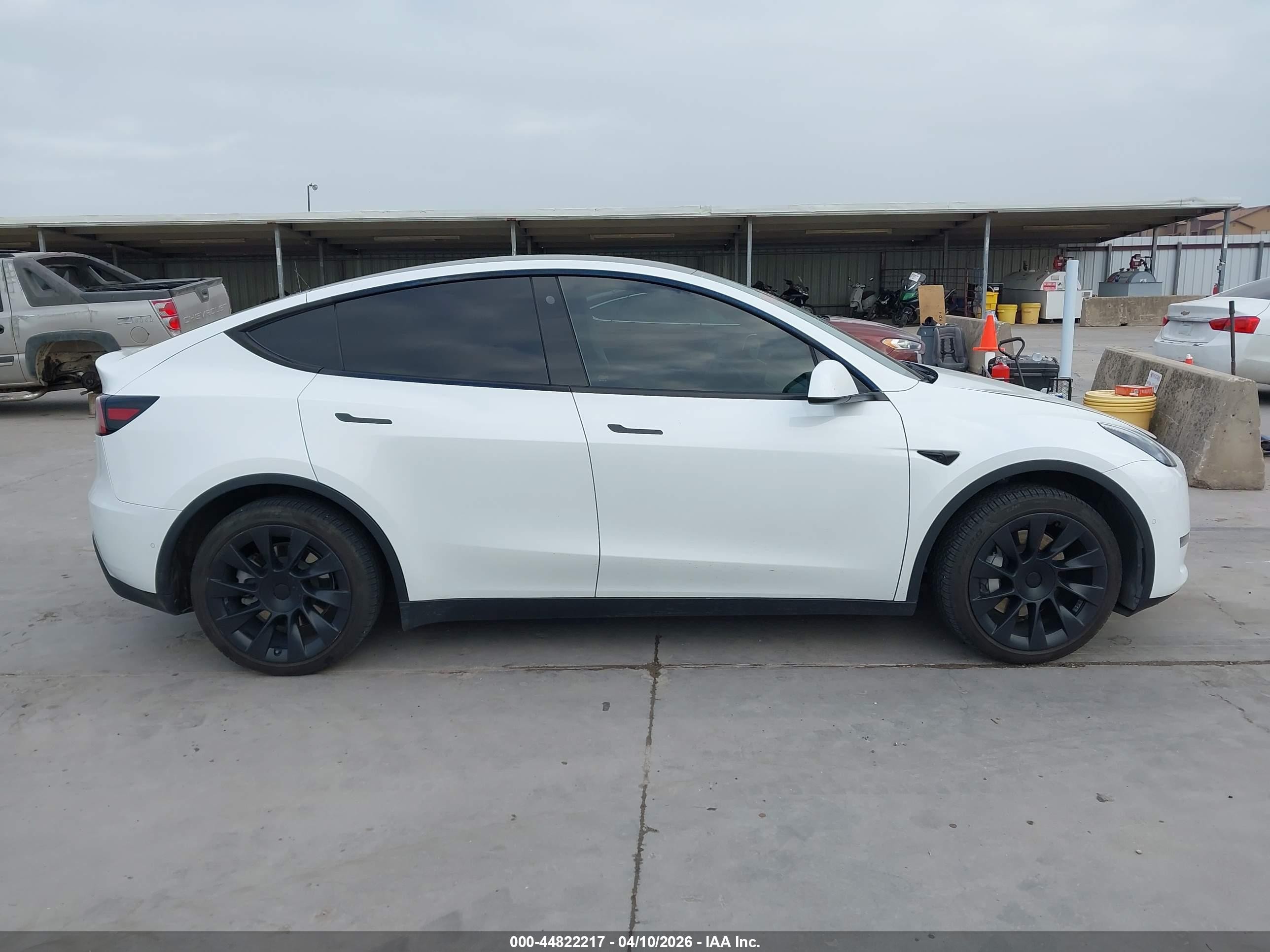 2021 Tesla Model Y Long Range Dual Motor All-wheel Drive Белый vin: 5YJYGDEEXMF209330