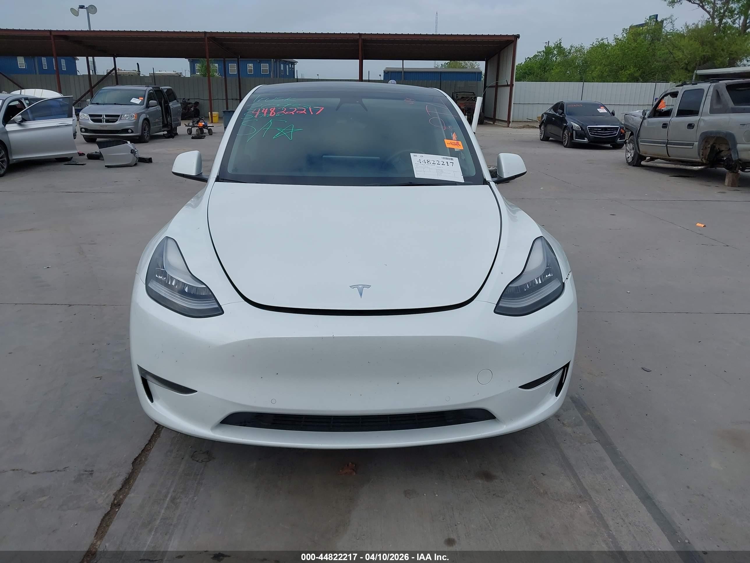 2021 Tesla Model Y Long Range Dual Motor All-wheel Drive Белый vin: 5YJYGDEEXMF209330