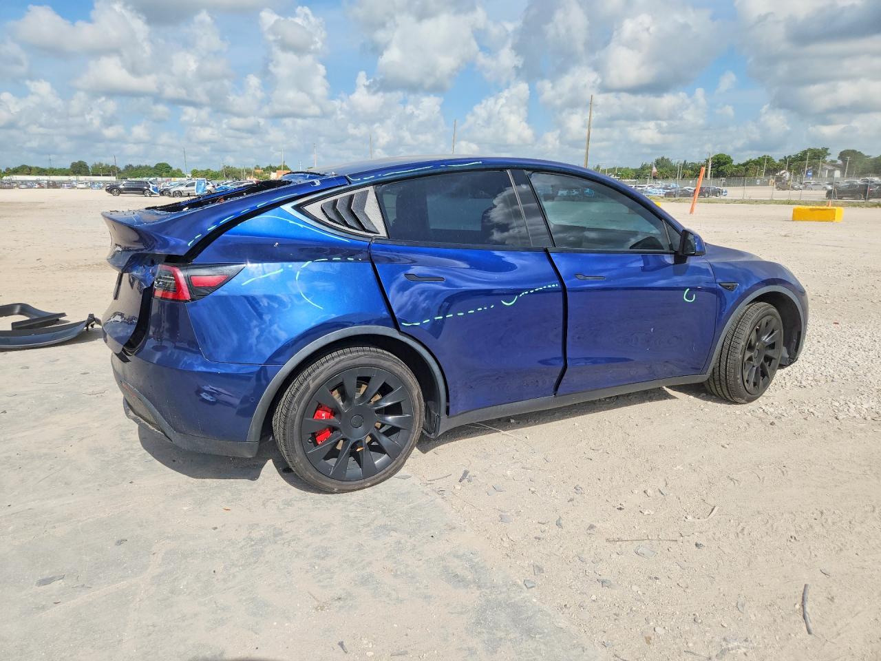 2020 Tesla Model Y Blue vin: 5YJYGDEF1LF000470
