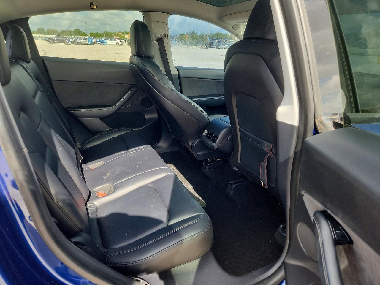 2020 Tesla Model Y Blue vin: 5YJYGDEF1LF000470