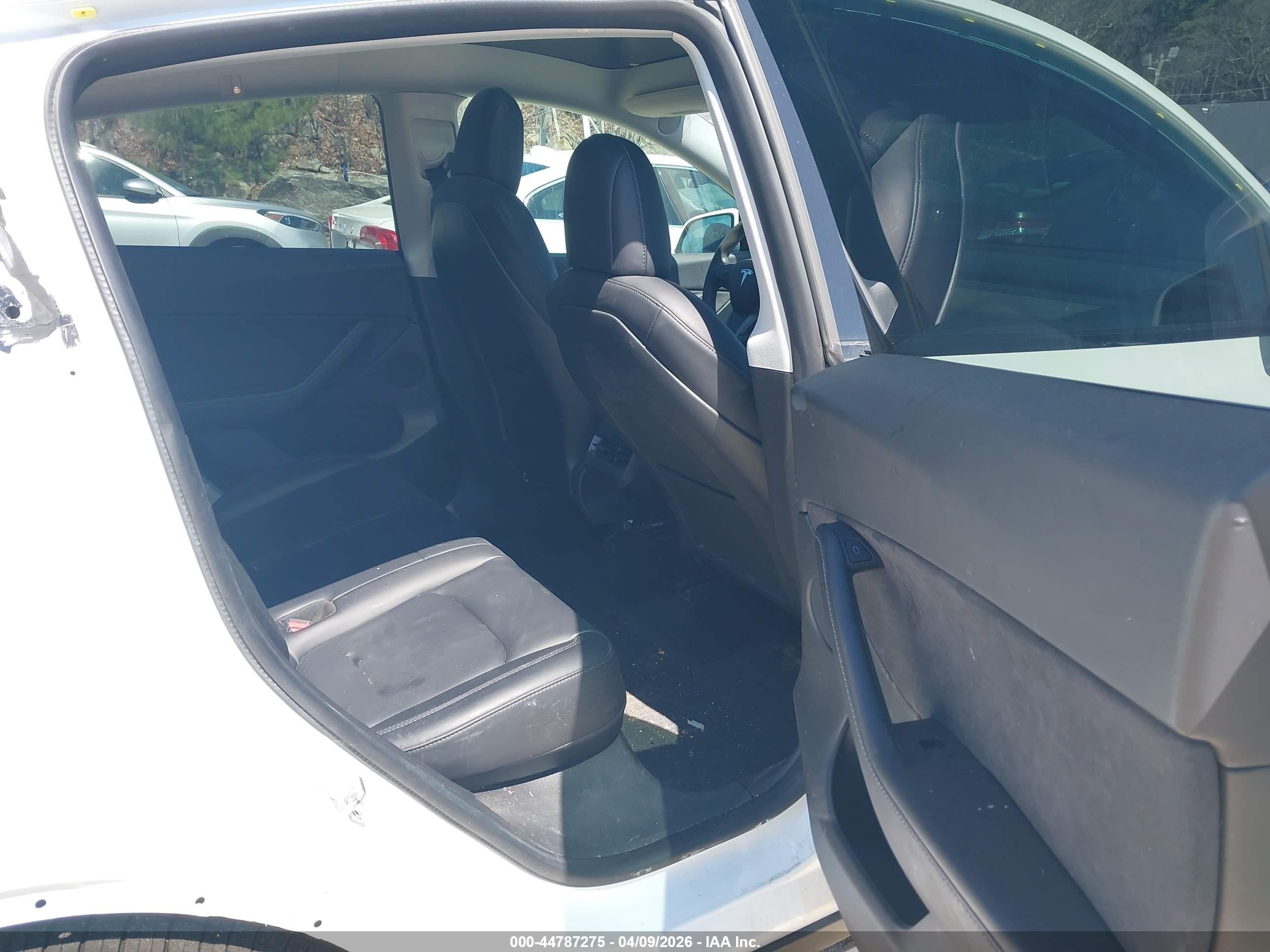 2021 Tesla Model Y Performance Dual Motor All-wheel Drive White vin: 5YJYGDEF3MF249595