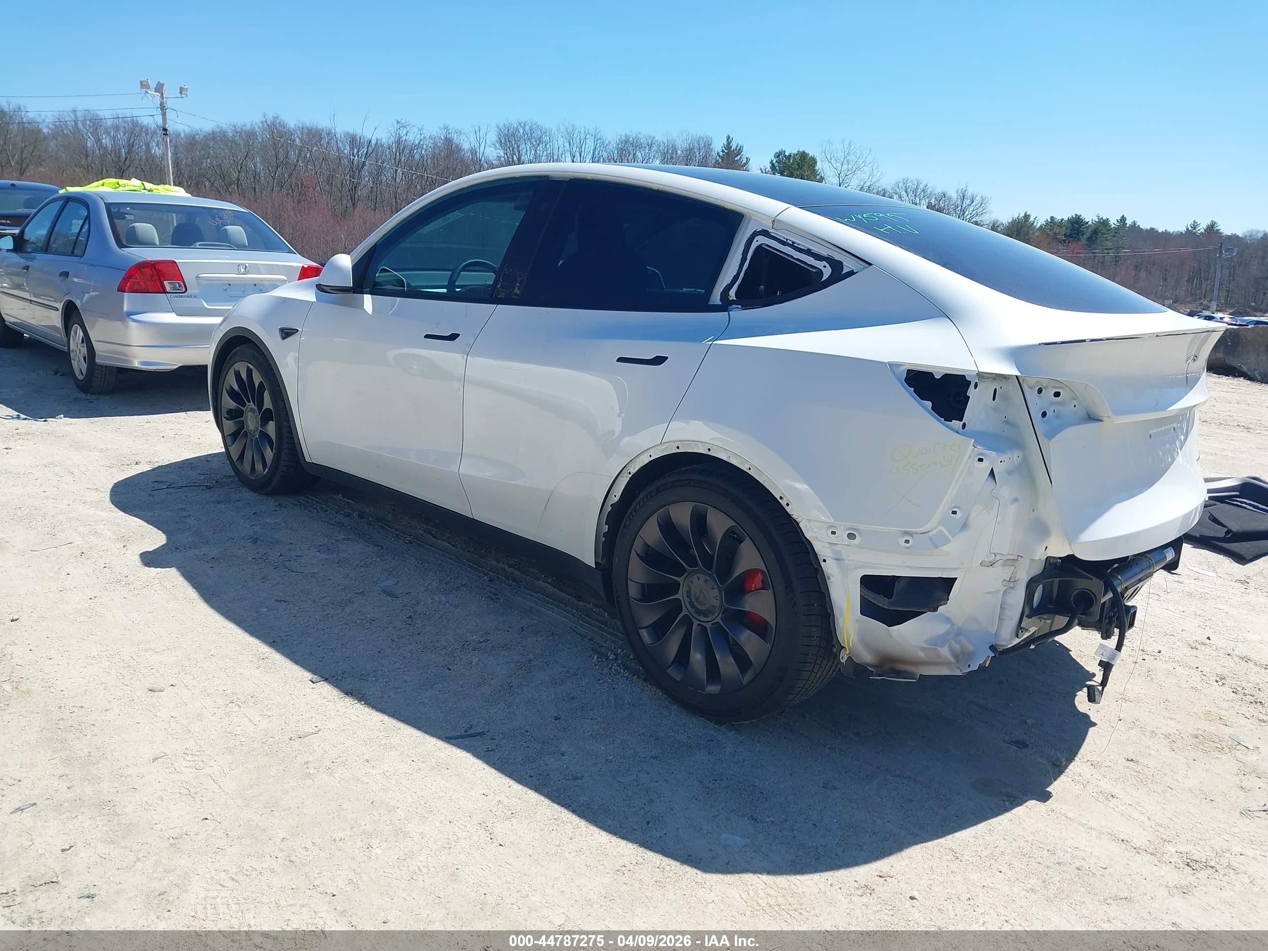 2021 Tesla Model Y Performance Dual Motor All-wheel Drive White vin: 5YJYGDEF3MF249595