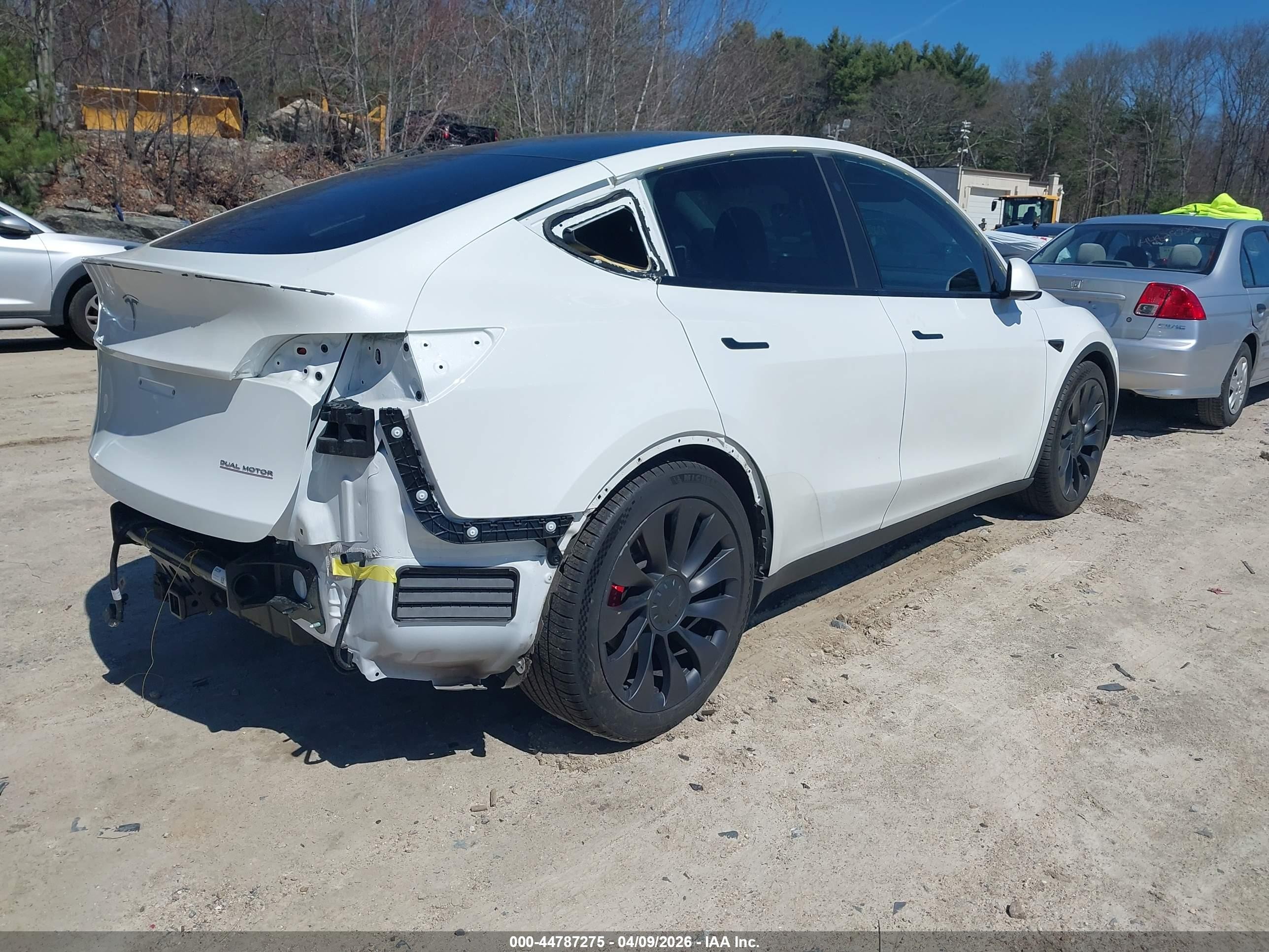 2021 Tesla Model Y Performance Dual Motor All-wheel Drive White vin: 5YJYGDEF3MF249595