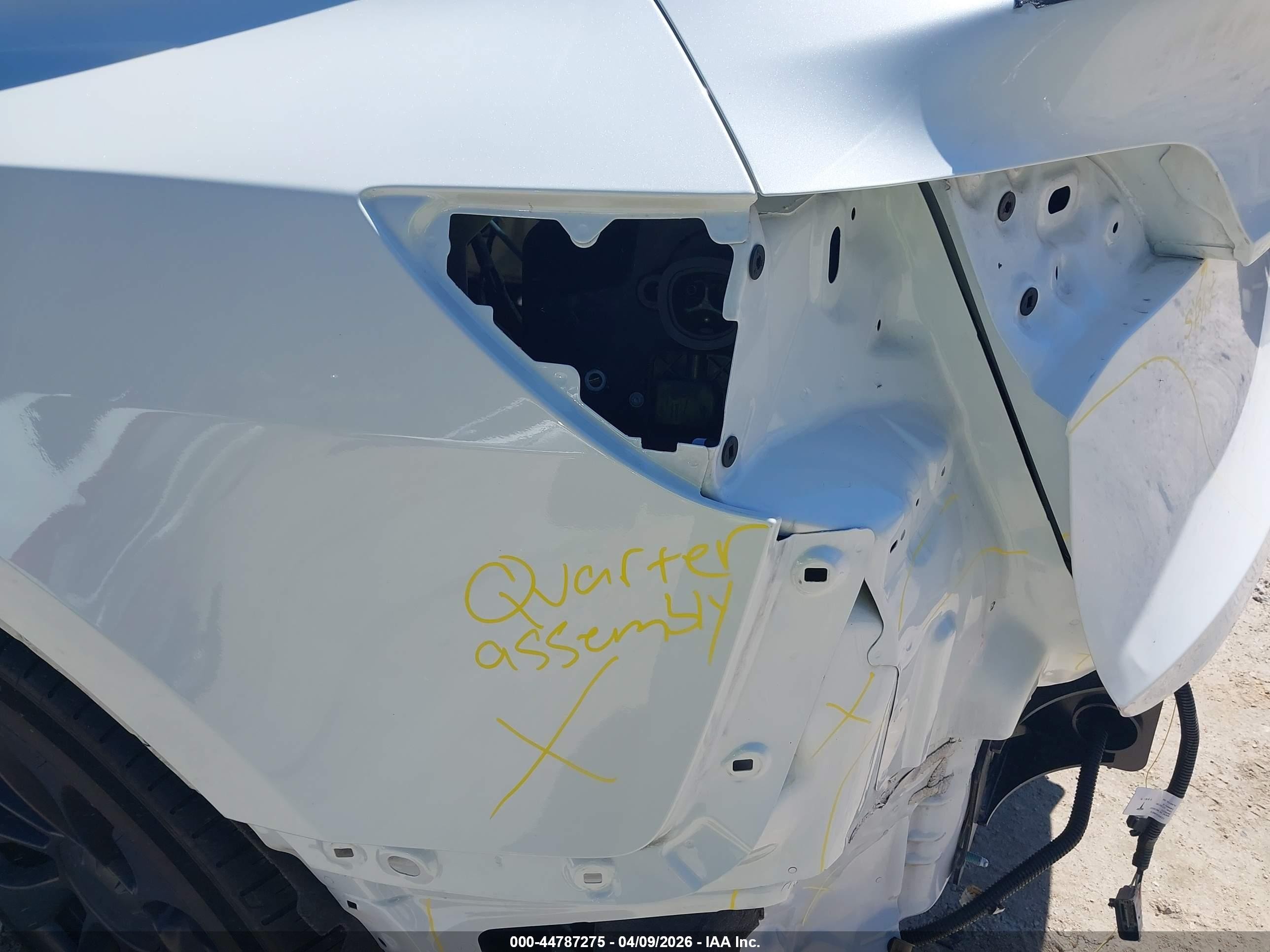 2021 Tesla Model Y Performance Dual Motor All-wheel Drive White vin: 5YJYGDEF3MF249595