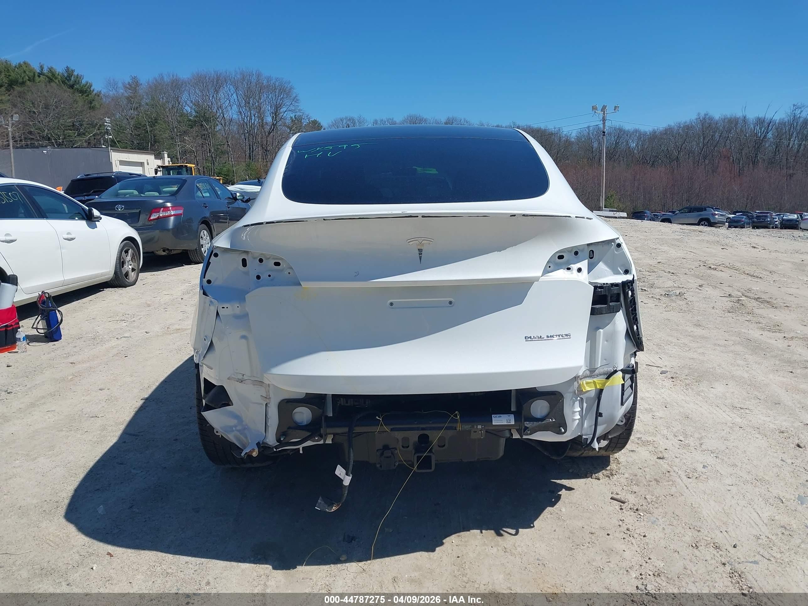 2021 Tesla Model Y Performance Dual Motor All-wheel Drive White vin: 5YJYGDEF3MF249595