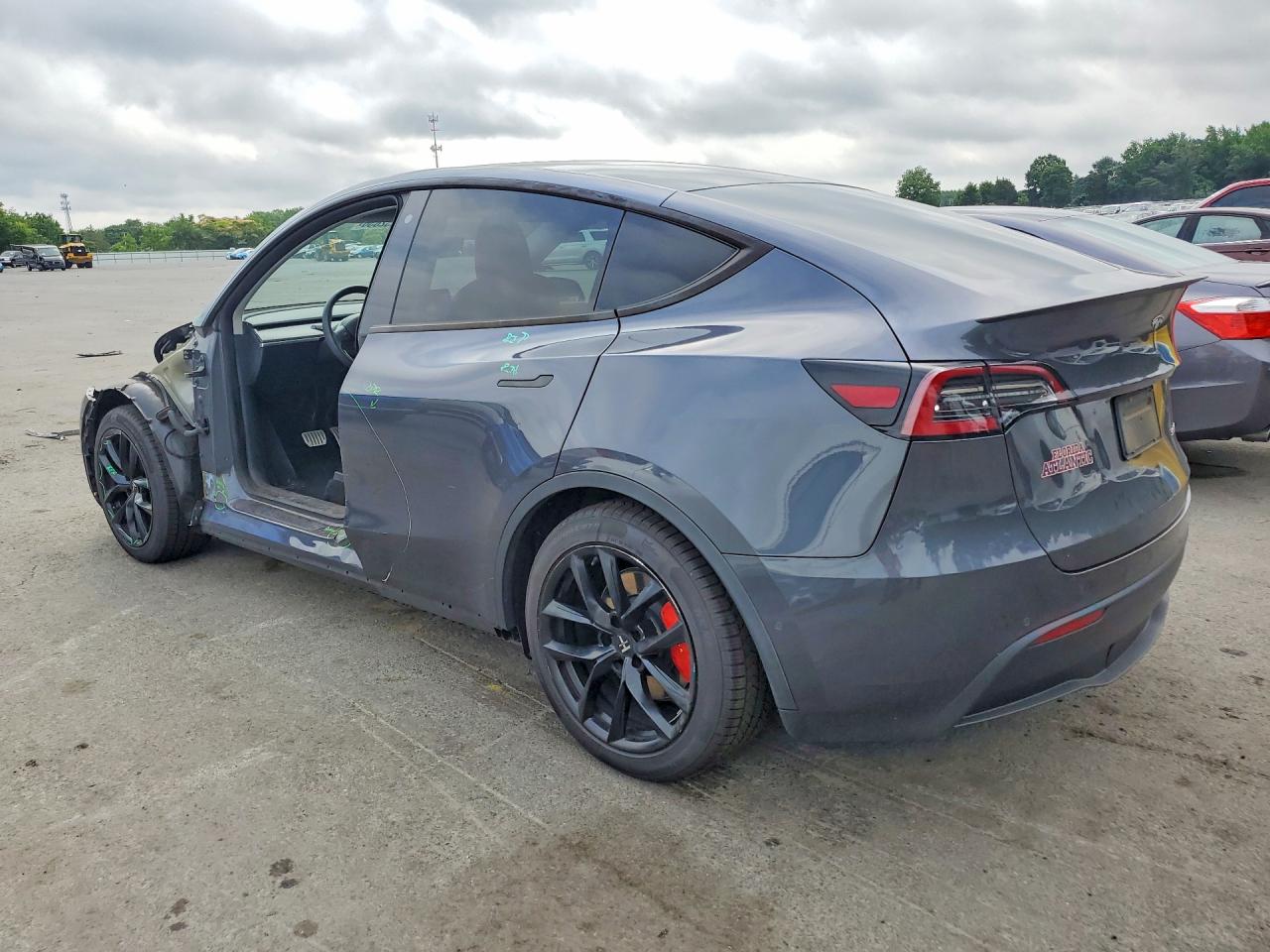 2020 Tesla Model Y Gray vin: 5YJYGDEF4LF001824