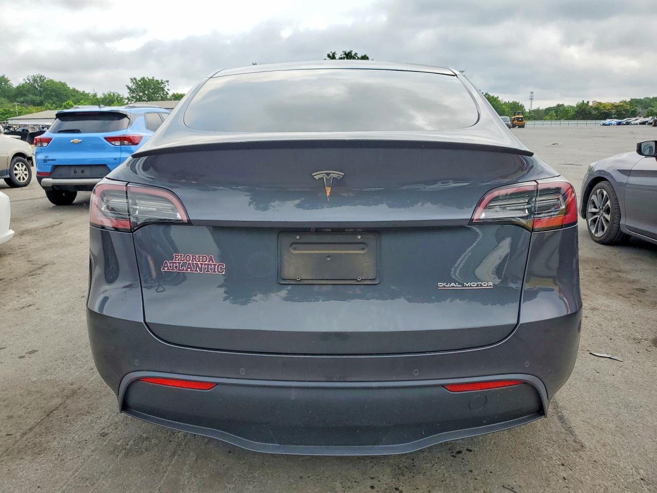 2020 Tesla Model Y Gray vin: 5YJYGDEF4LF001824