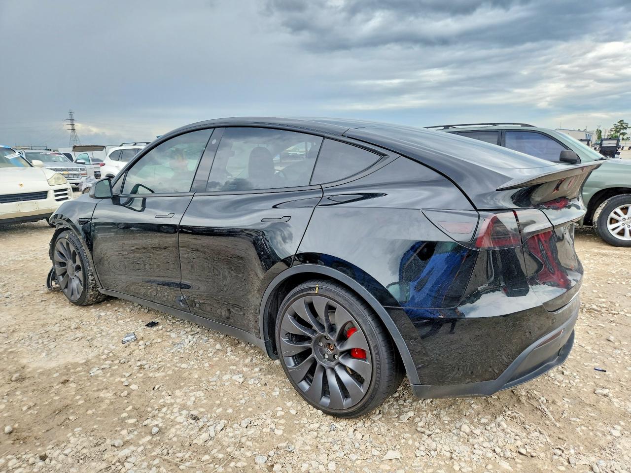 2021 Tesla Model Y Черный vin: 5YJYGDEF7MF202067