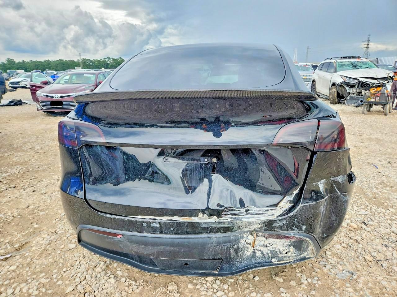 2021 Tesla Model Y Черный vin: 5YJYGDEF7MF202067