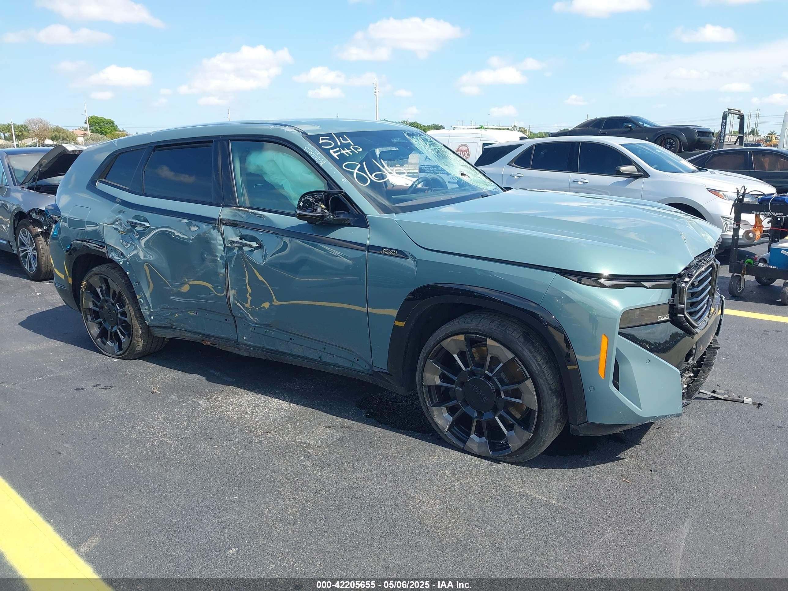 Продам BMW XM, 2023 (XM 4.4 L Bi-Turbo S68, AT, Гібридний, 653 к.с