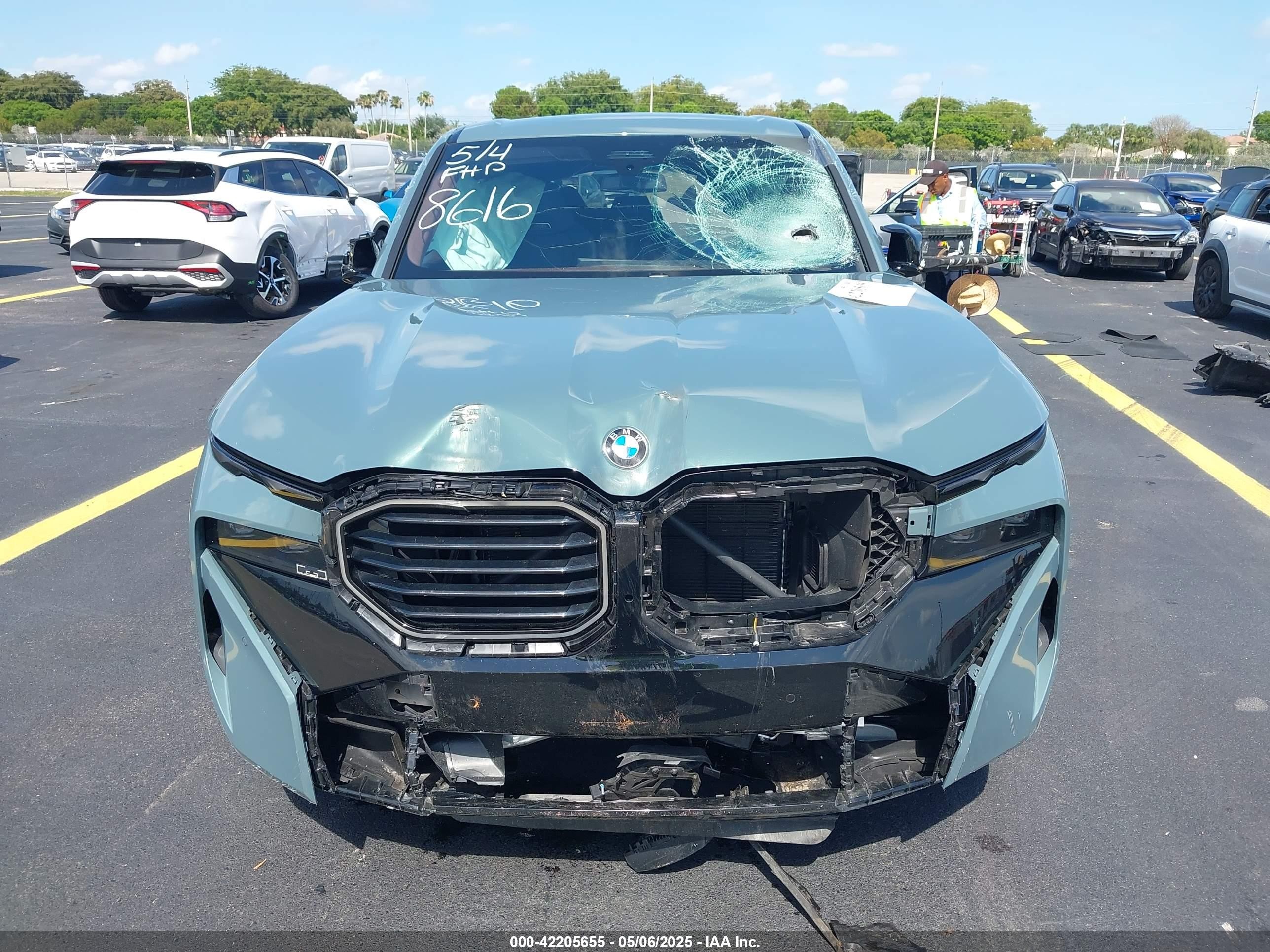 Продам BMW XM, 2023 (XM 4.4 L Bi-Turbo S68, AT, Гібридний, 653 к.с