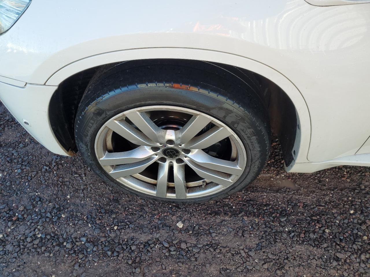 2012 Bmw X6 M White vin: 5YMGZ0C53CLL29619 Damage: Left Front Wheel, Curb Rash, > 12 Inches