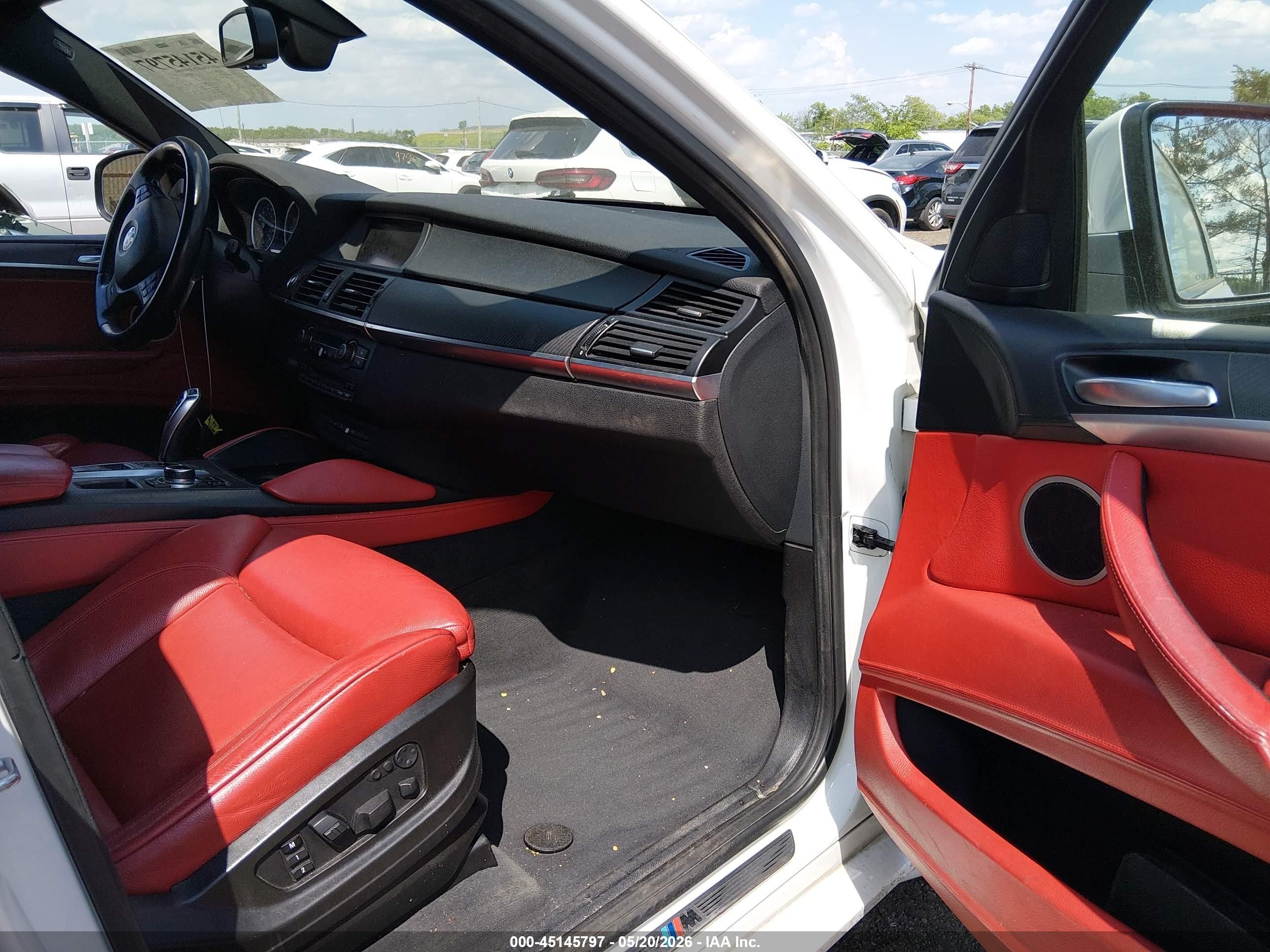2013 Bmw X6 M   Белый vin: 5YMGZ0C53DLL30190